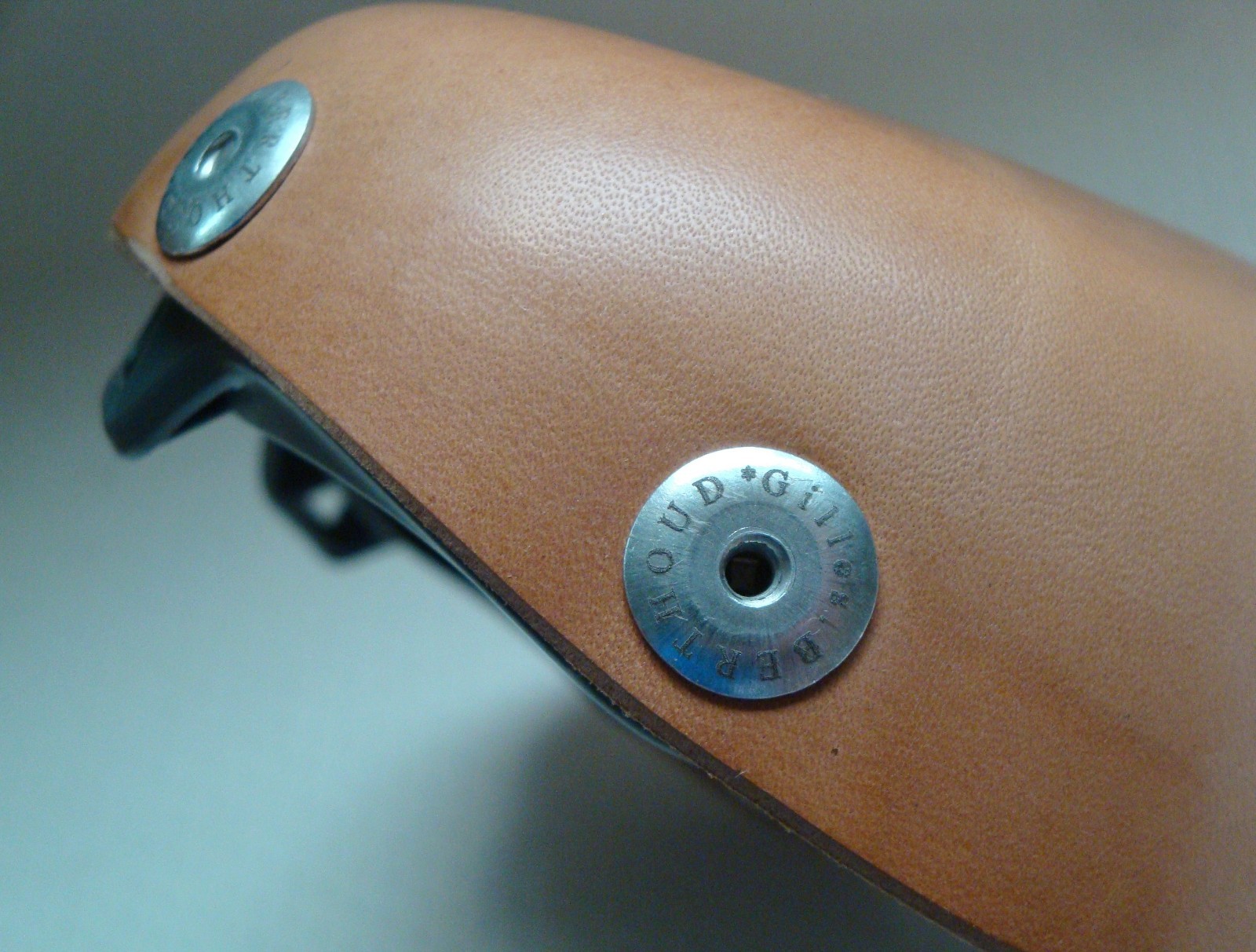 NEW IN BOX GILLES BERTHOUD SADDLE SEAT MENTE NATURAL MADE IN FRANCE