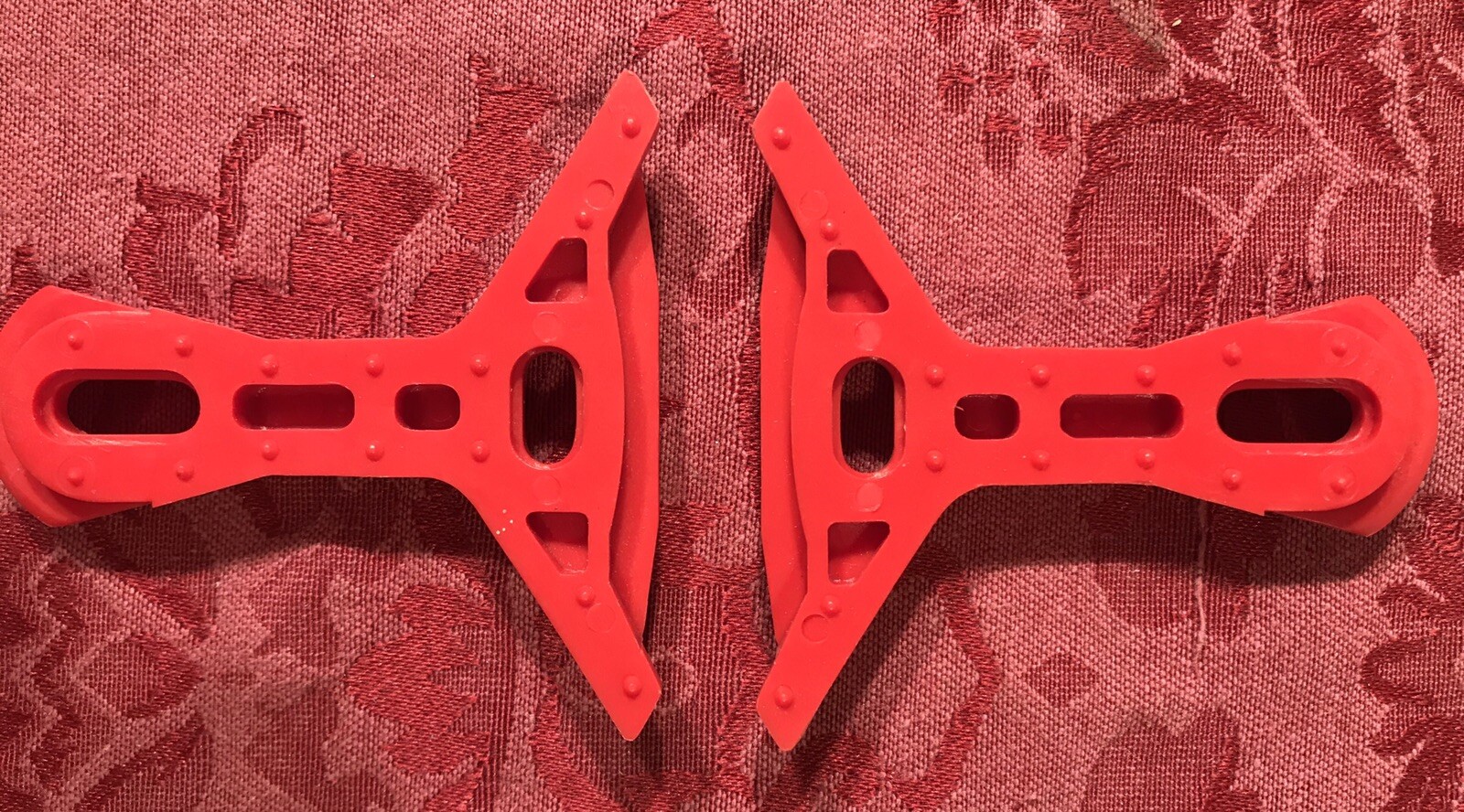 VINTAGE Look Red Arc Classic Delta 2 Hole Cleats NEW DISPLAY No Hardware