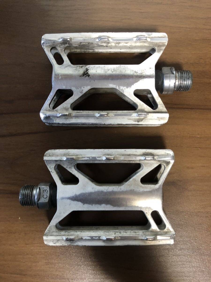 flat pedal white pedal