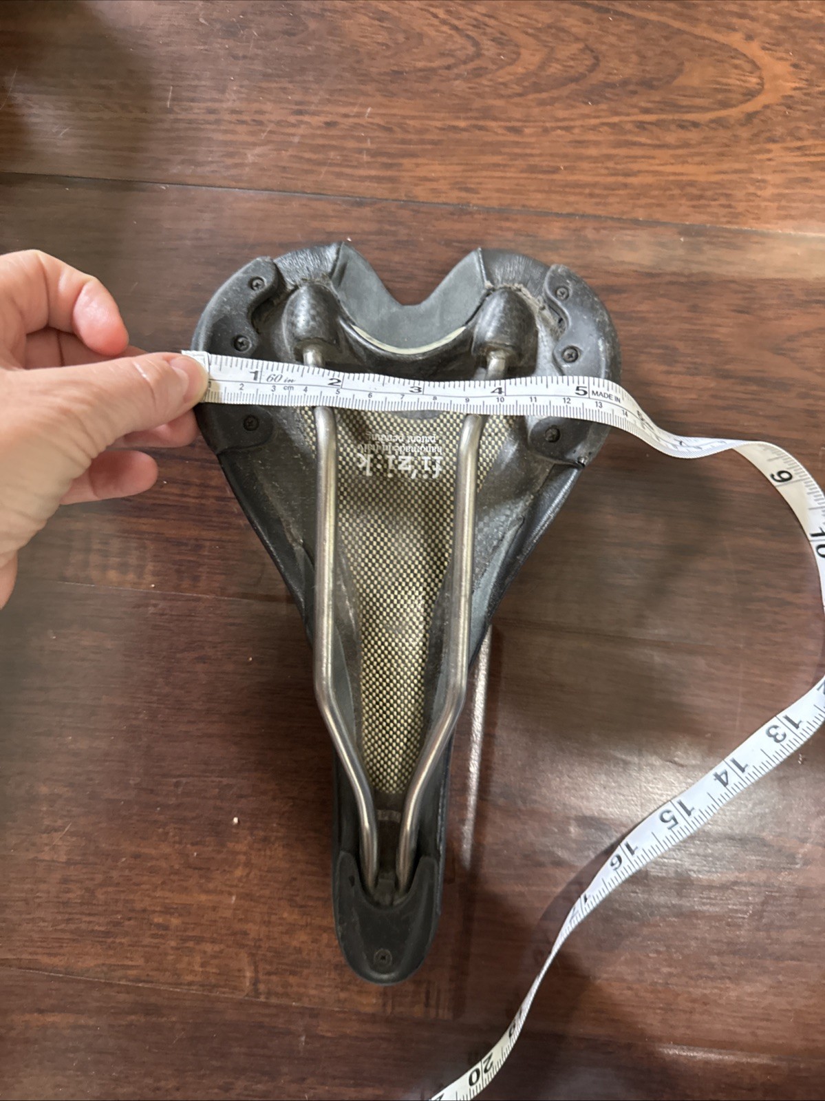 fi’zi:k Aliante Sport Road Bike Saddle Titanium Rails 7x7mm