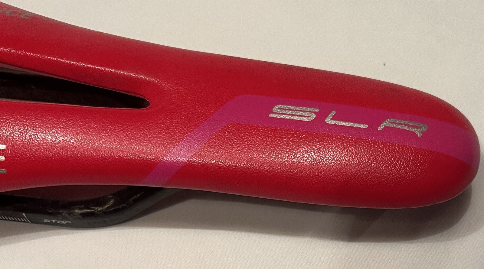 Selle Italia SLR Kit Carbonio Flow TEST Saddle Red Carbon 126g 275mm x 135mm