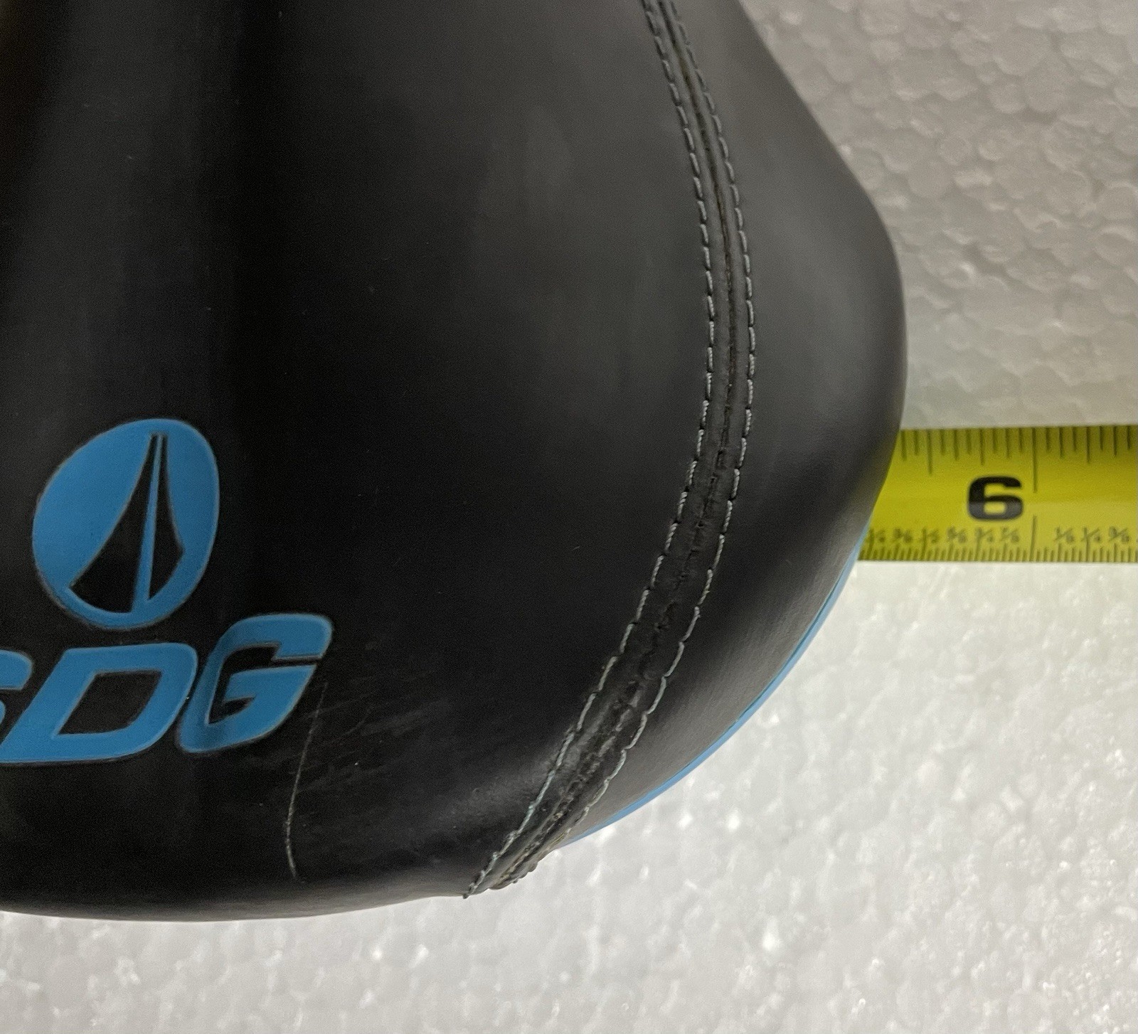 SDG Bell-Air Bicycle Saddle Black / Blue Leather