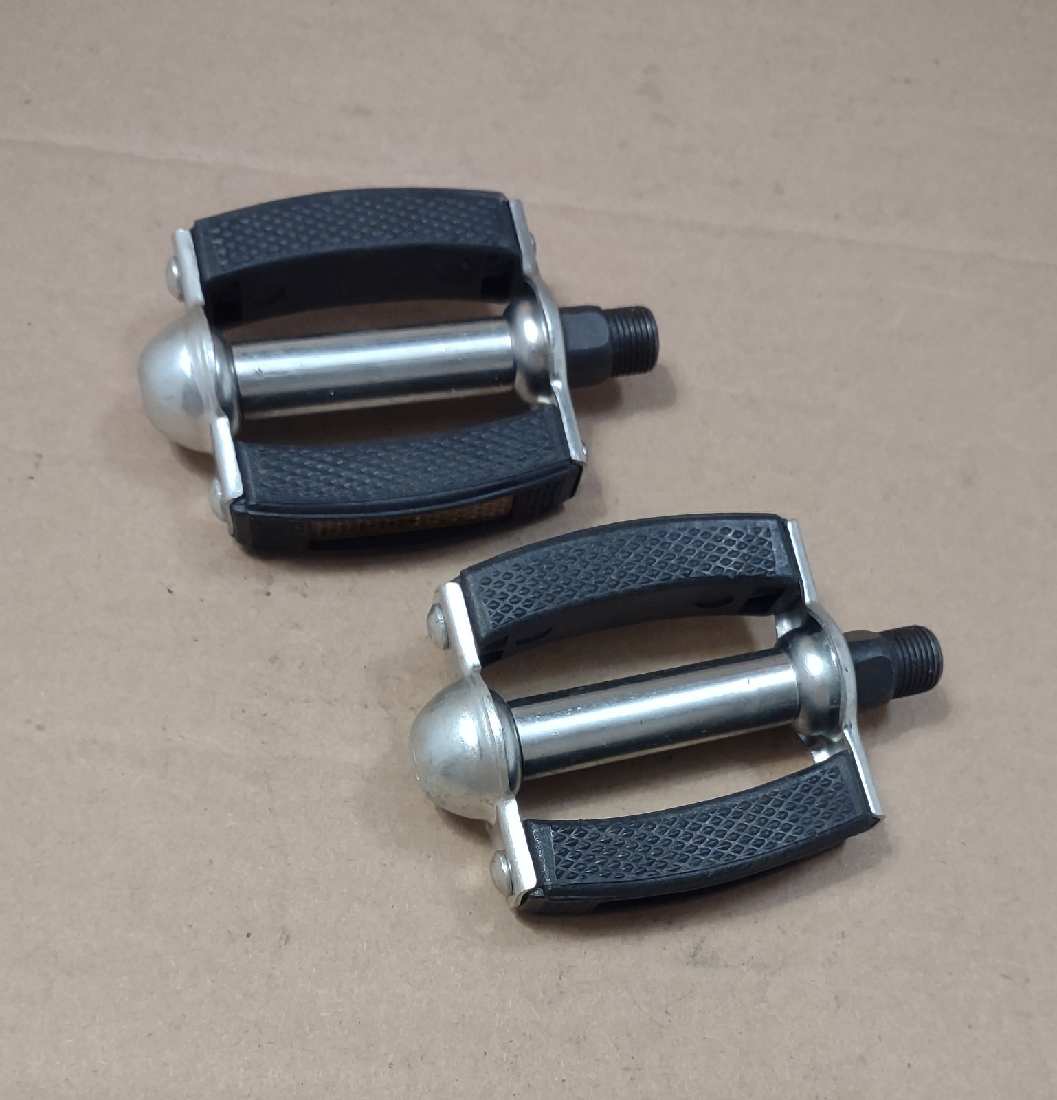 NOS Vintage Bike Pedals Kids With Reflector 9/16 in