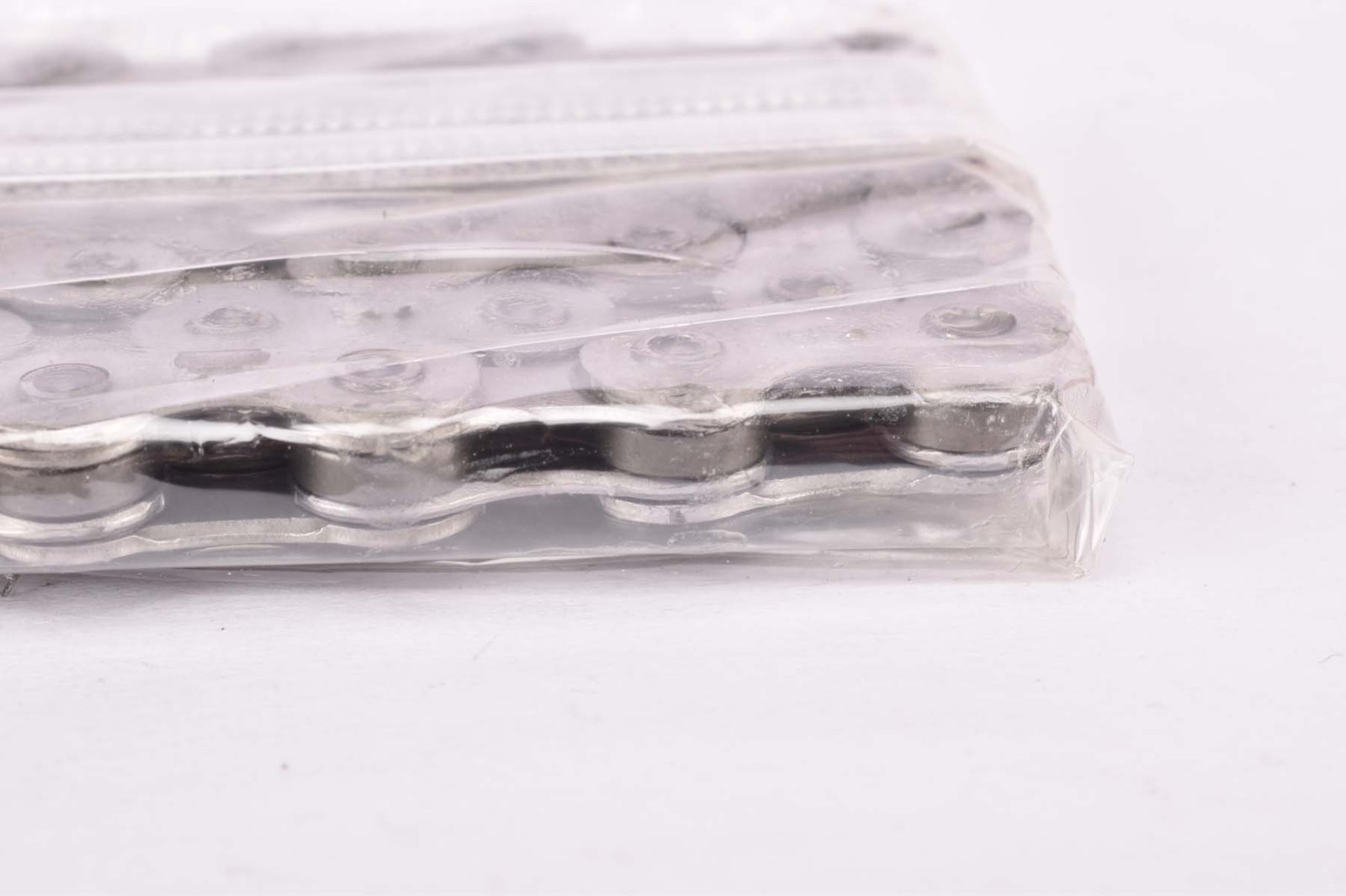 NOS/NIB Shimano Dura-Ace #CN-7701 9-speed Hyperglide Chain with 118 links