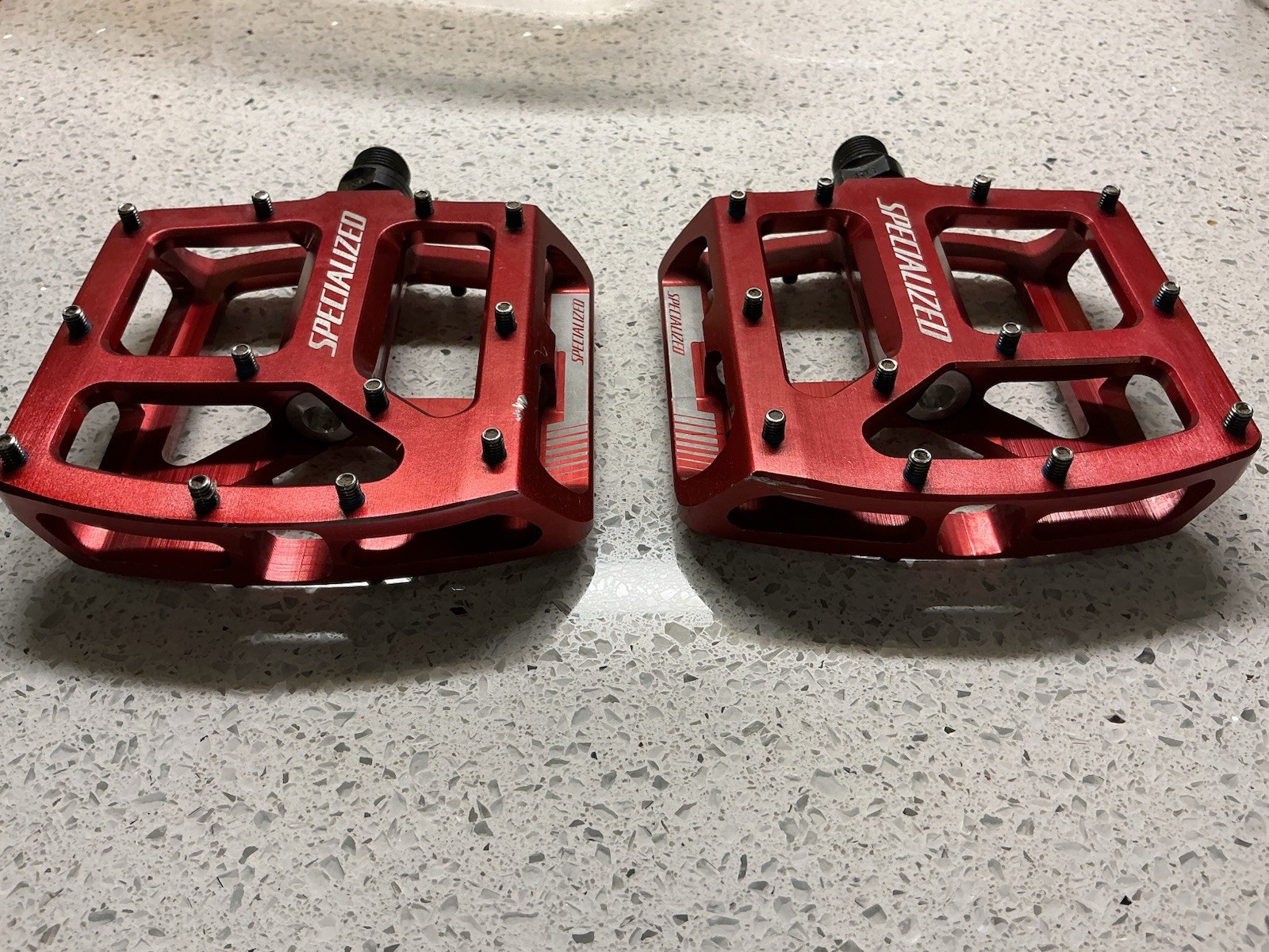 Specialized Bennies Platform Pedals Red Ano