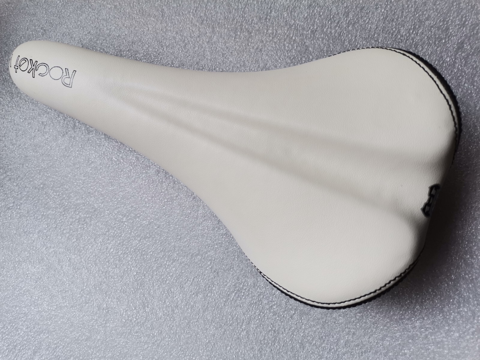 NEW WTB ROCKET V SADDLE SEAT MTB CITY BIKE WHITE 268mm x 130mm