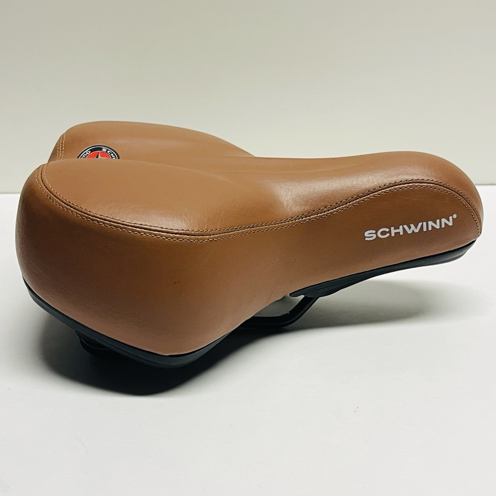 SCHWINN Comfort Cruiser Style Unisex Women’s Saddle Seat Brown