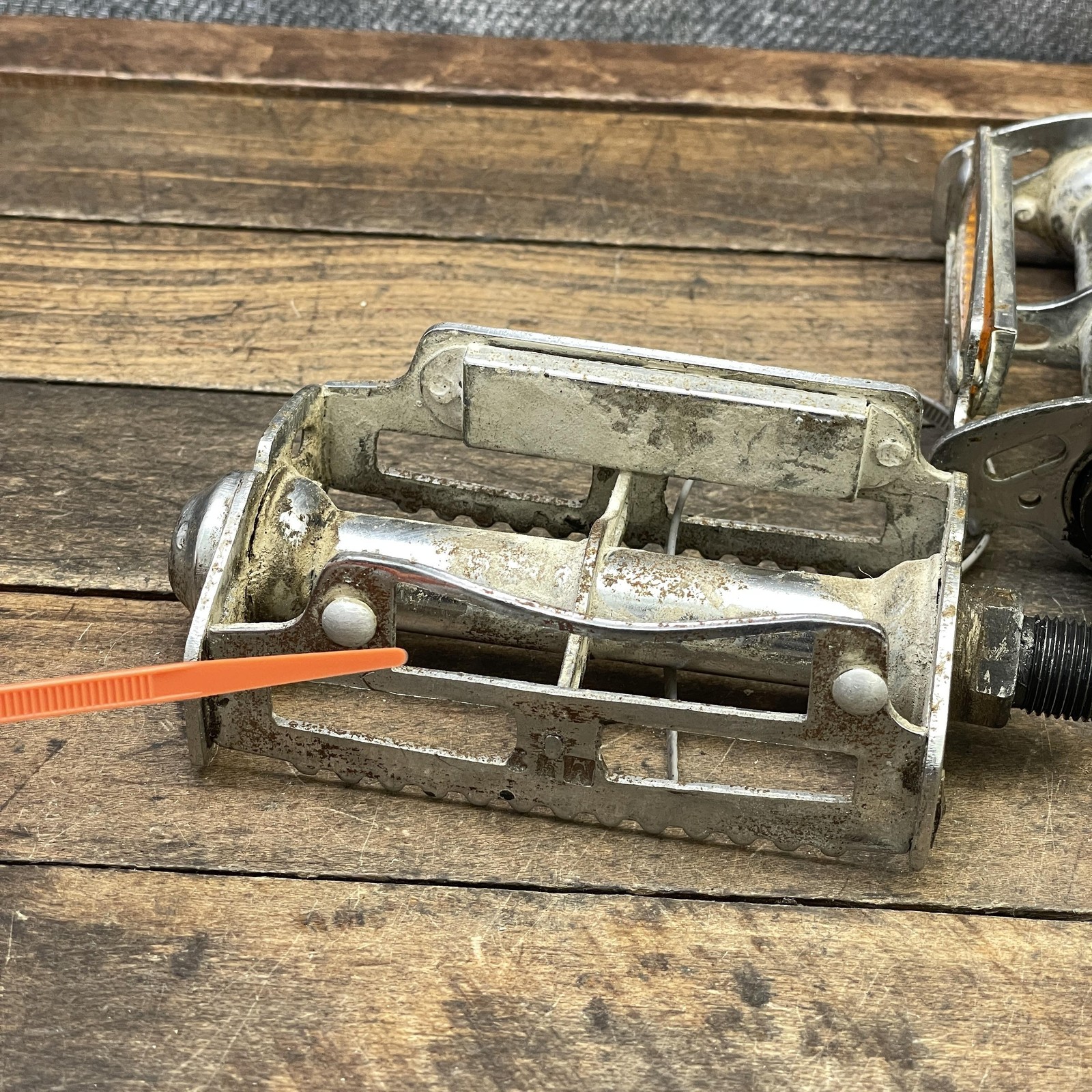 Vintage Windsor Bike Pedals 9/16 Silver Pair 70s Reflector Road Touring