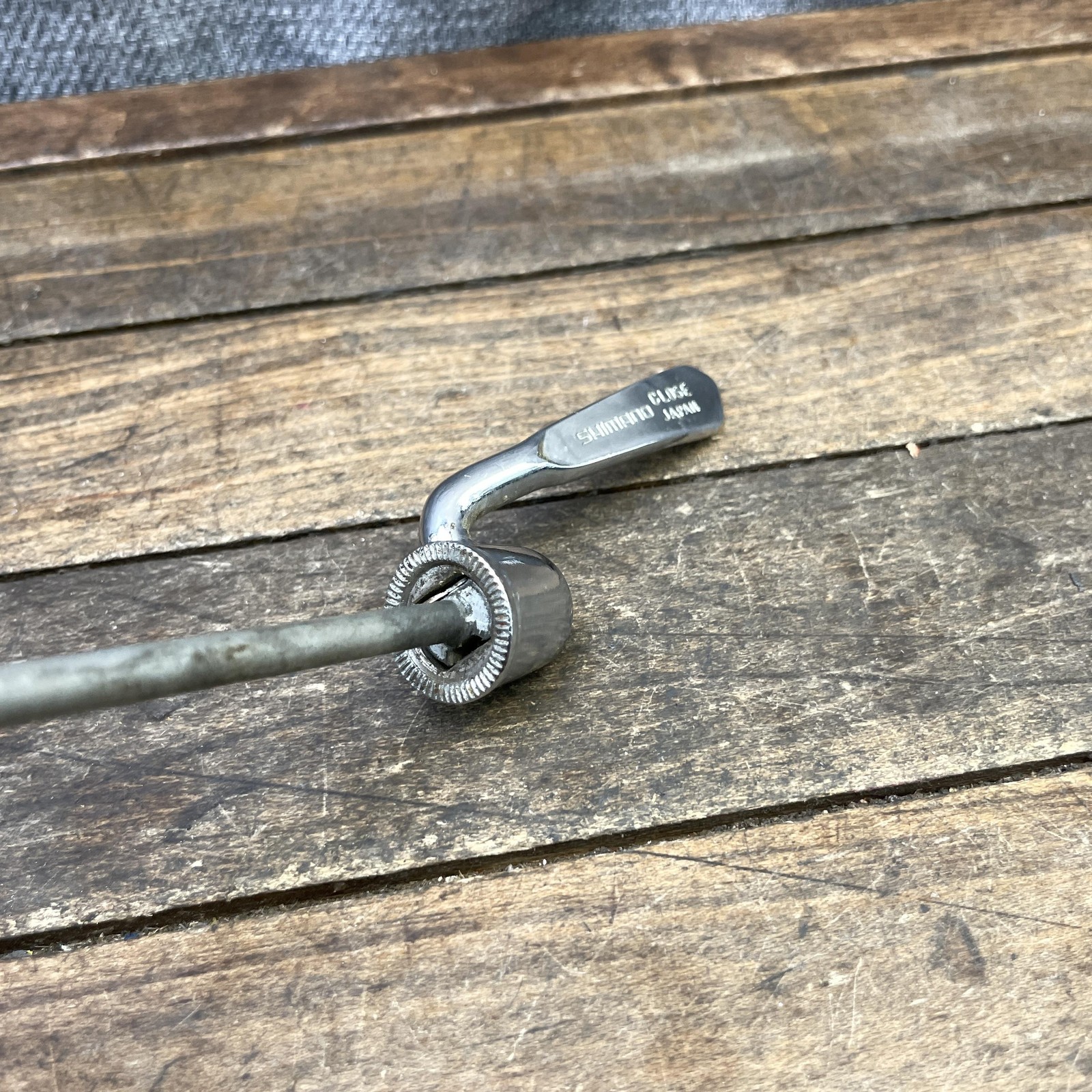Shimano 600 Quick Release Skewer Road Rear Wheel Axle 126 QR Japan No Springs