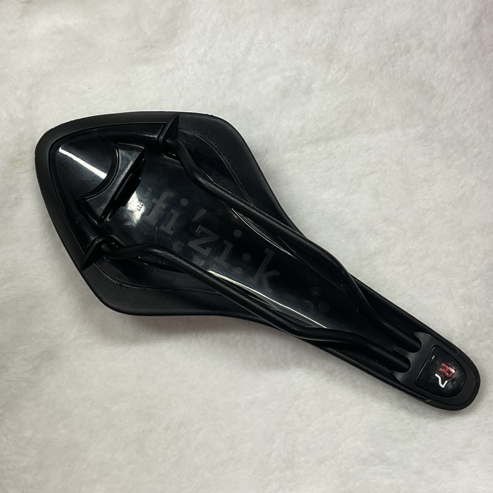 Fizik Arione R7 Black Racing Road Bike Saddle Synthetic Manganese Rails – Used
