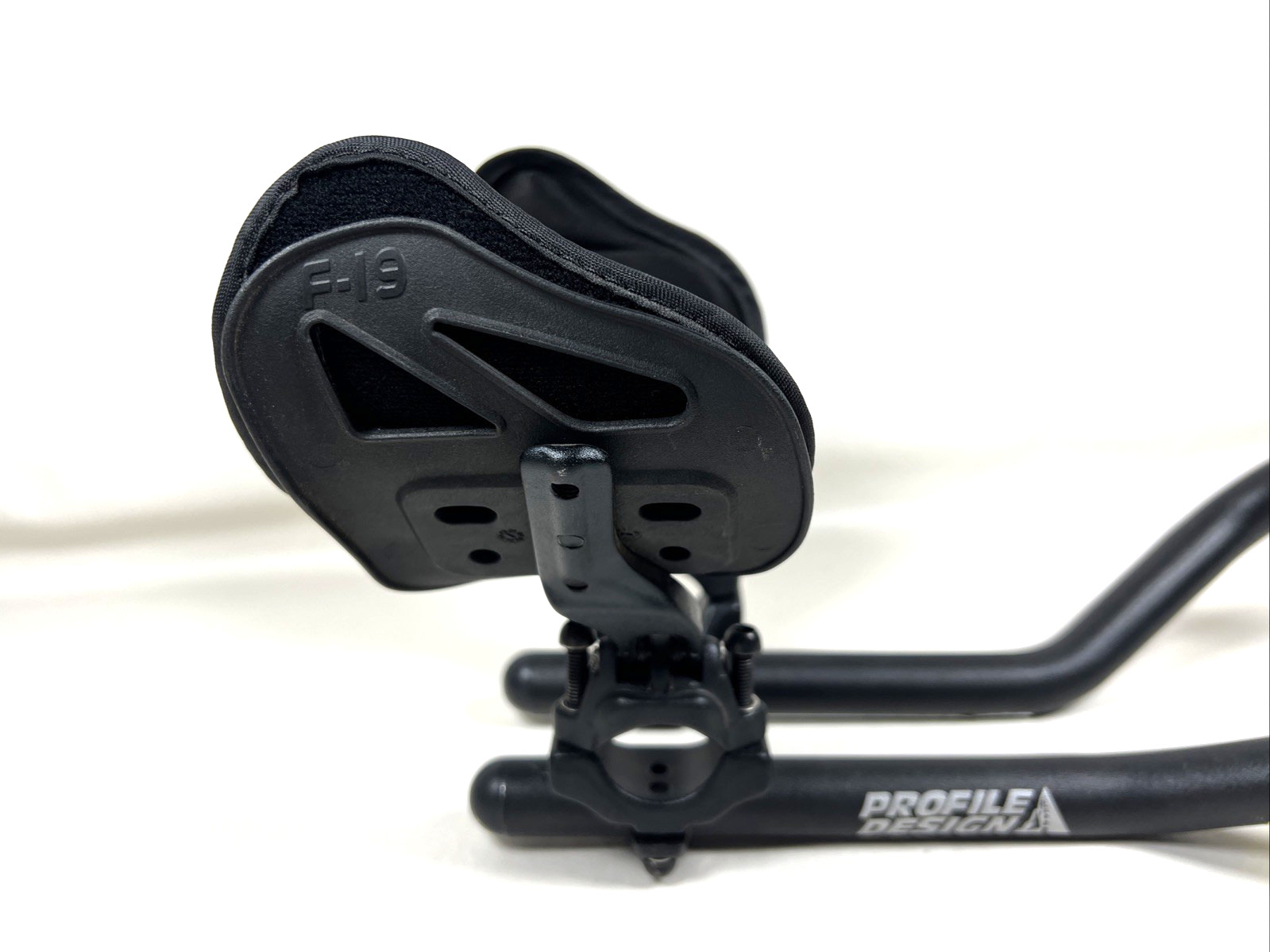Profile Design Airstryke Aero Bars 22.2 mm with F-19 Arm Rest Pads