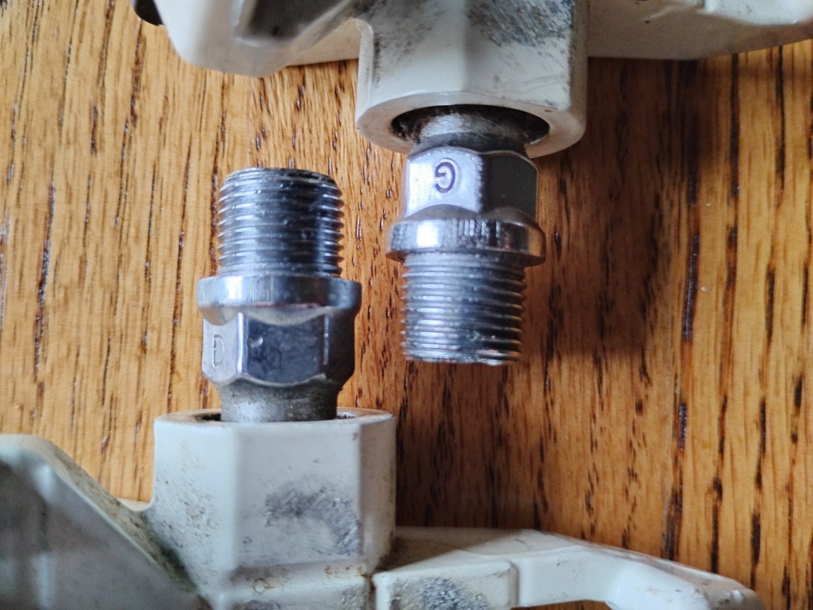 Vintage 1980’s Look Clipless Pedals 9/16″ White