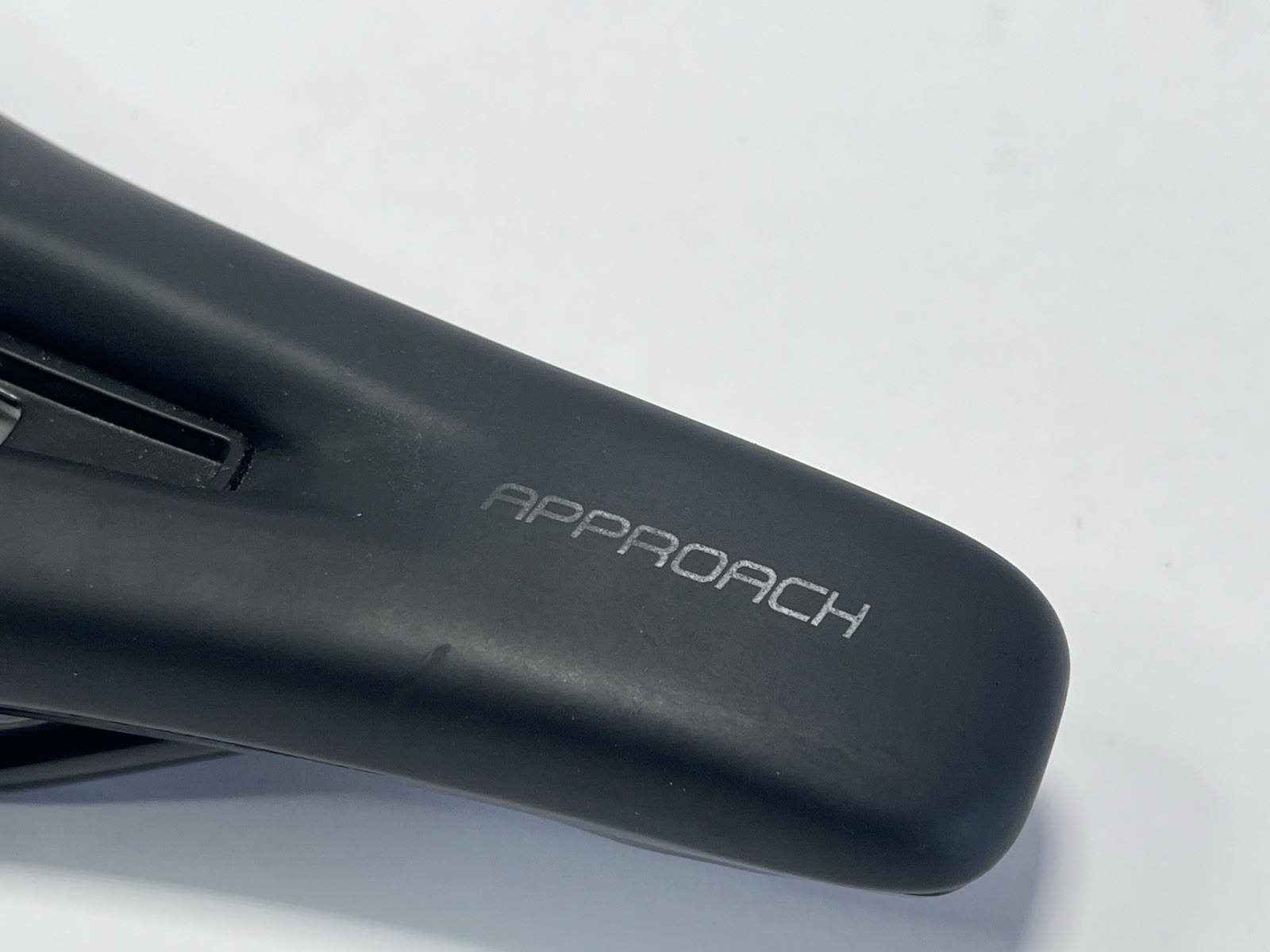 Giant Approach Particle Flow Bicycle Saddle 145mm