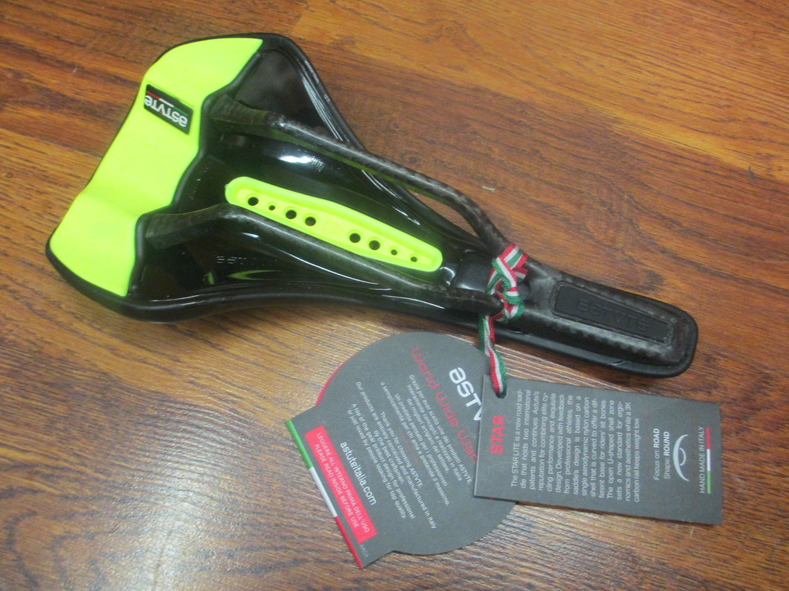 ASTUTE STAR LITE CARBON RAILED ROAD RACING SADDLE 135 X 270 ROUND