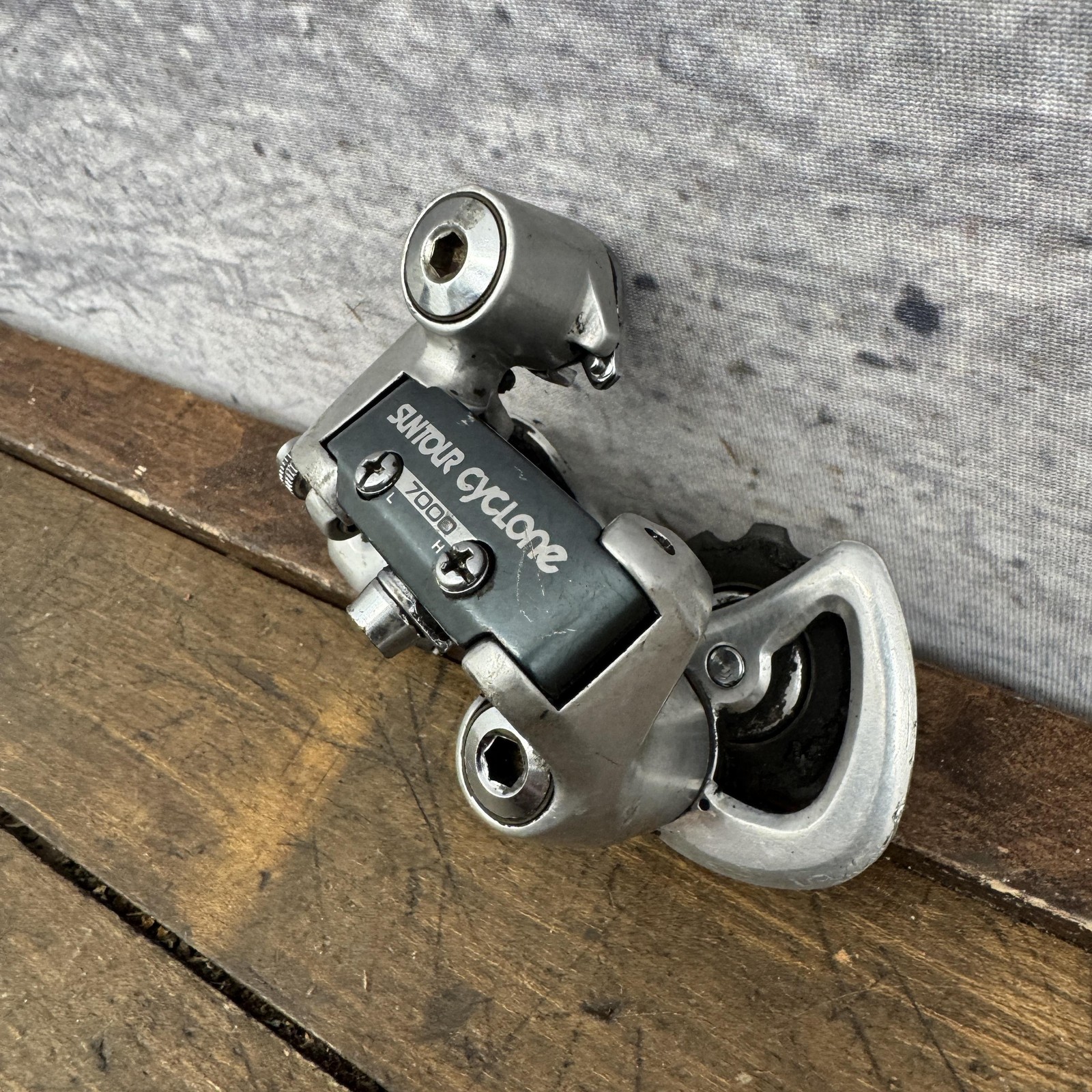 Vintage SunTour Cyclone 7000 Rear Derailleur Short Cage Hanger 220g Silver