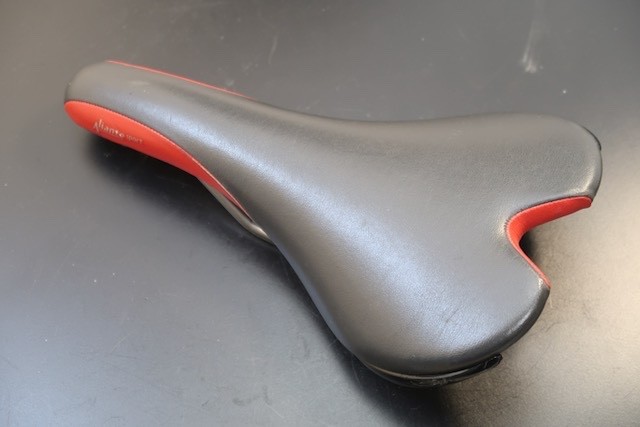 Fizik Aliante Sport Titanium rail Saddle Italy Red and Gray