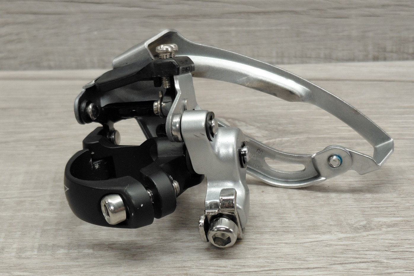 Vintage Shimano Deore LX FD-M570 Front Derailleur 28.6mm Top Pull MTB Triple
