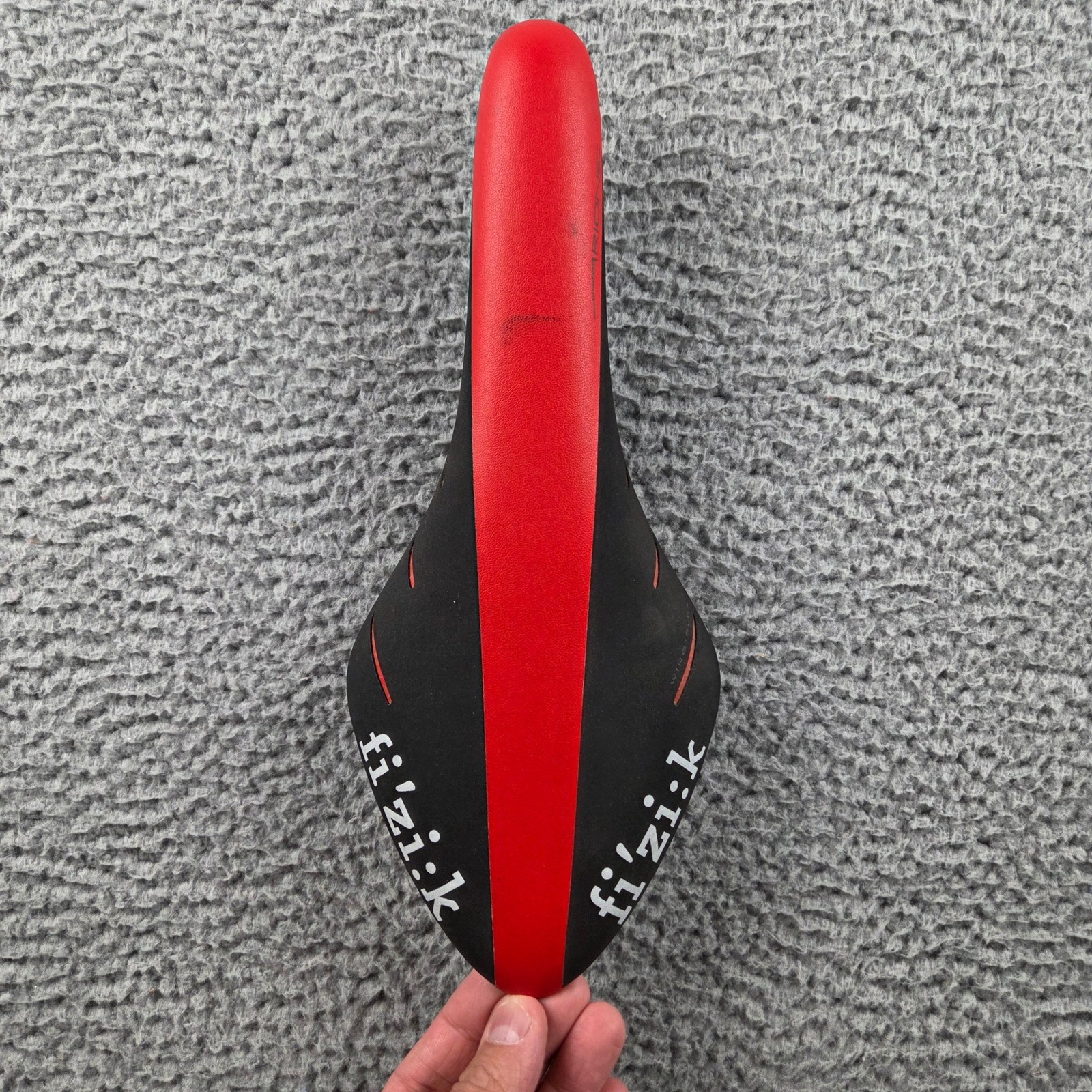 Fizik Arione R5 Bicycle Saddle Unisex 300mm Red Black Wing Flex Road Bike Seat
