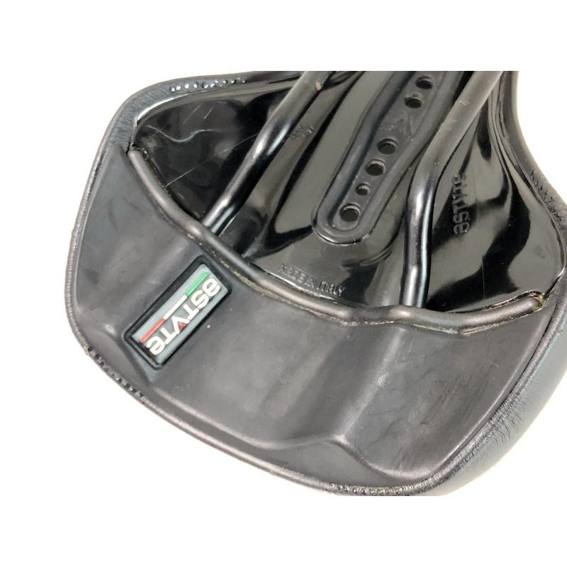 ASTUTE MISS LINE SADDLE Saddle