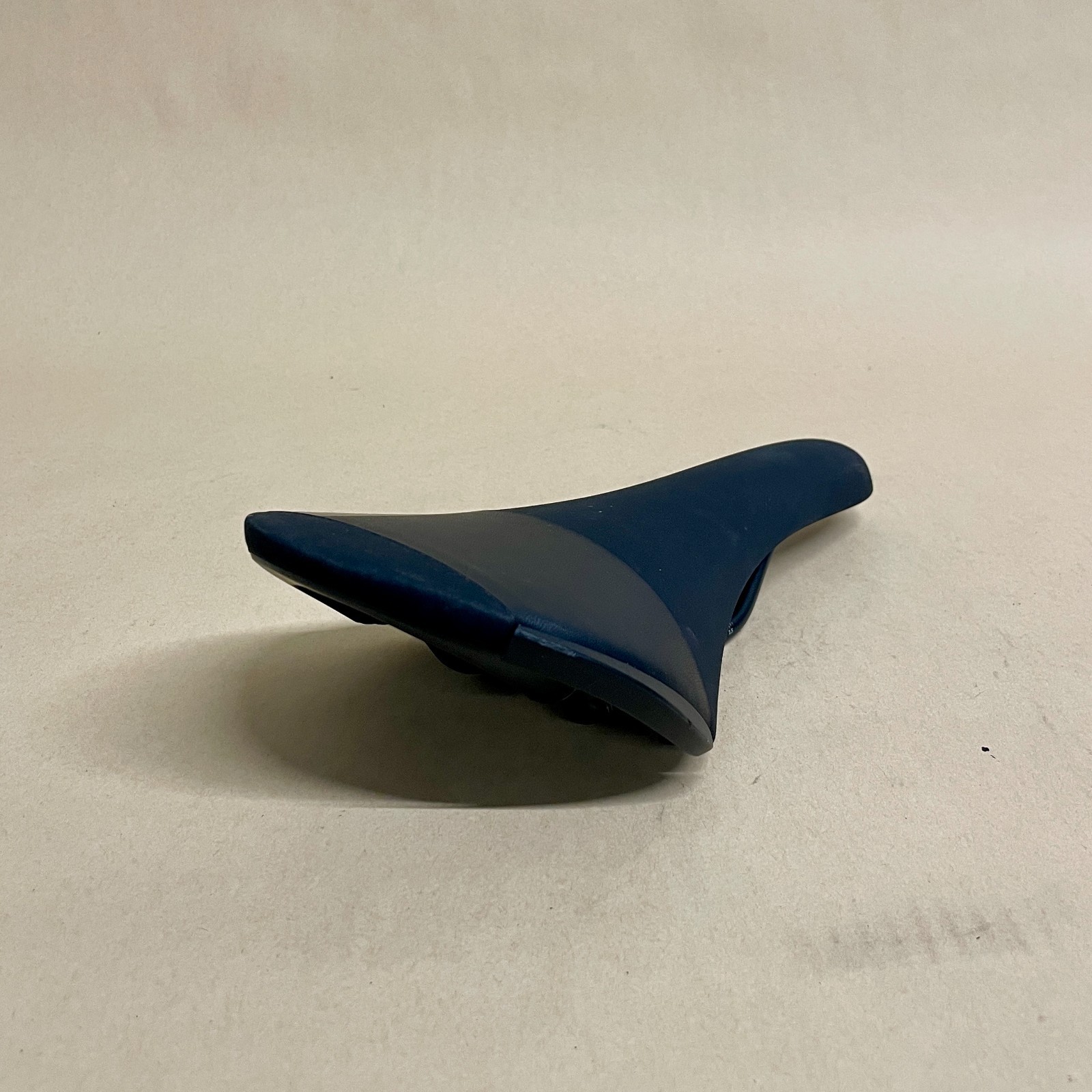 used Fizik Aliante R5 Alloy Rail 138mm x 280mm Saddle 235g Road Racing Endurance