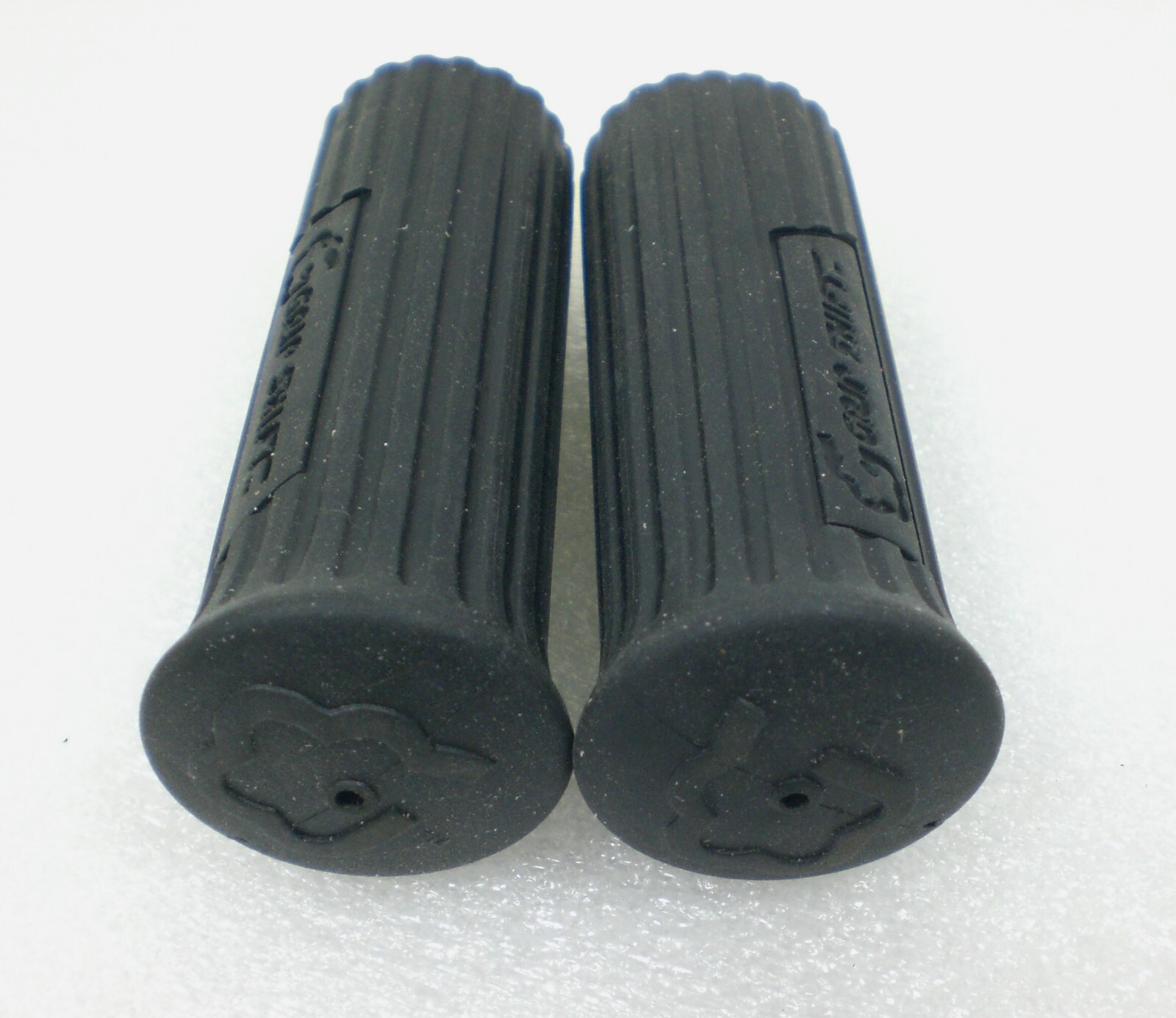 (2) GRIP SHIFT Mountain Bike Grips Handlebar Short Black 3-1/2″ X 3/4″ MR-GS-339