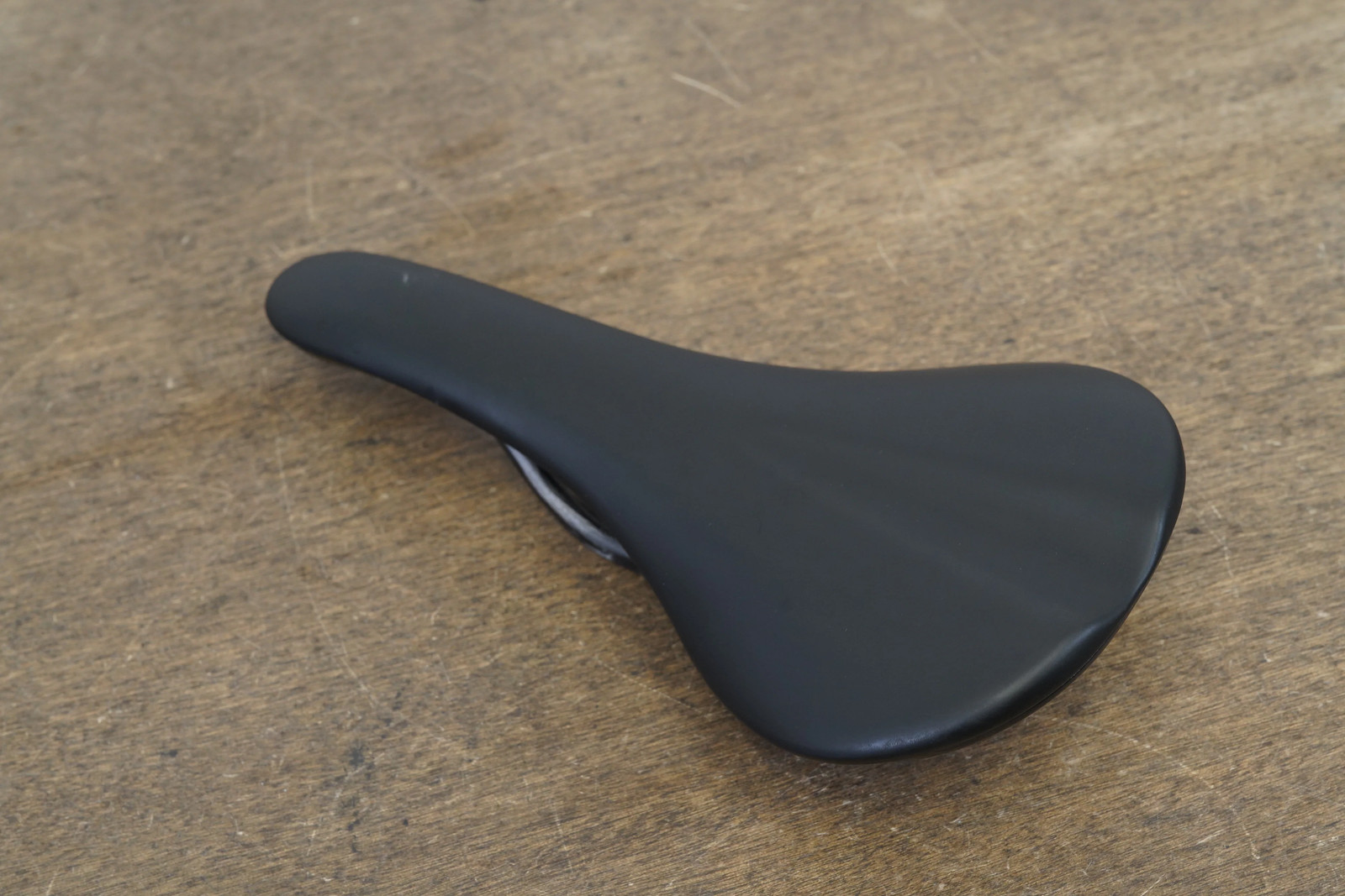 142mm (Shallow) Fabric Scoop Pro Carbon Rail Road Saddle 202g
