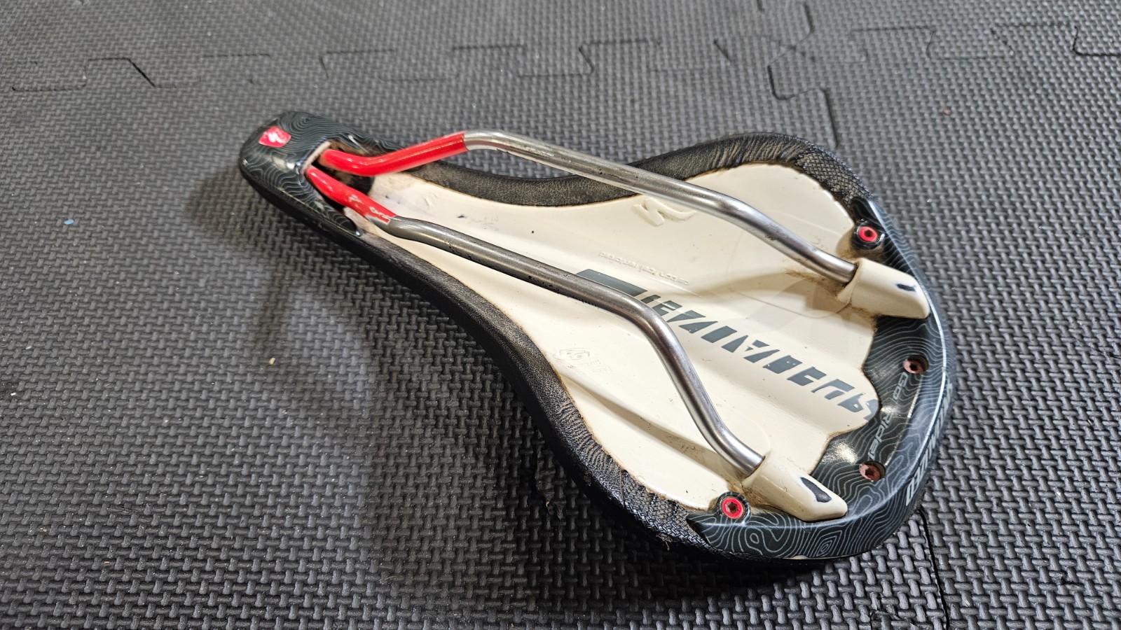 Specialized Henge MTB Saddle 143x270mm 290g Body Geometry Black
