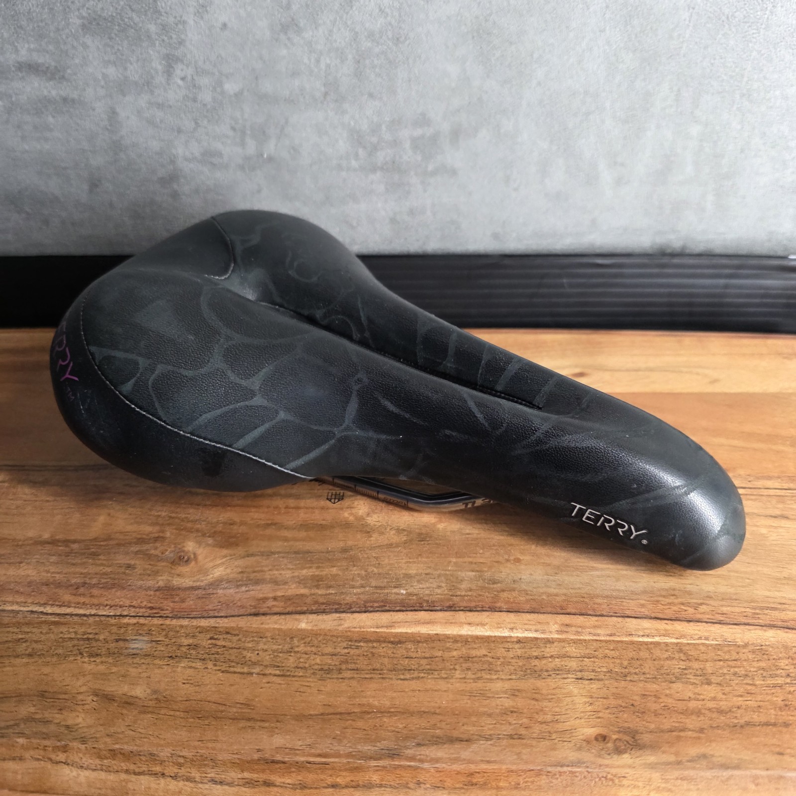 Terry Butterfly Ti Women’s Saddle 150x260mm Ti Rails, Ergonomic Cutout, 236 g