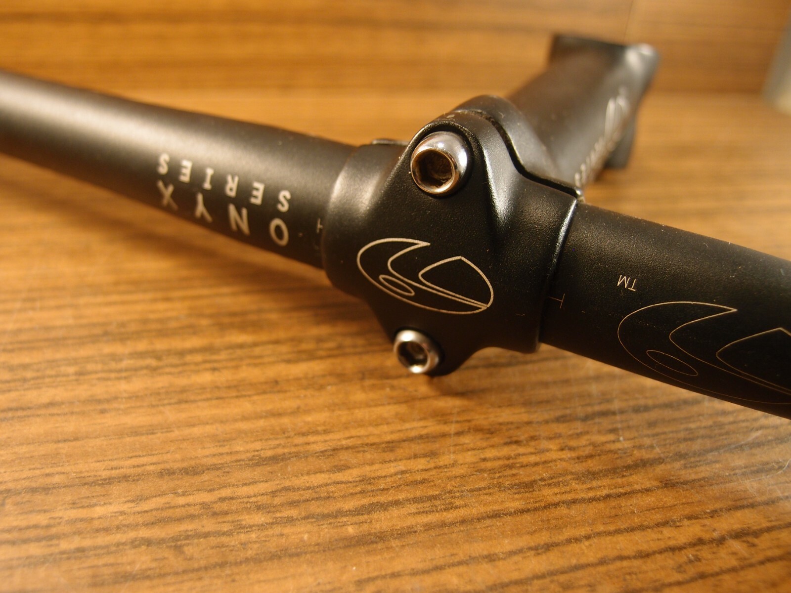 aluminium flat handlebar Onyx Series + stem ahead Onyx Series 1 1/8 »