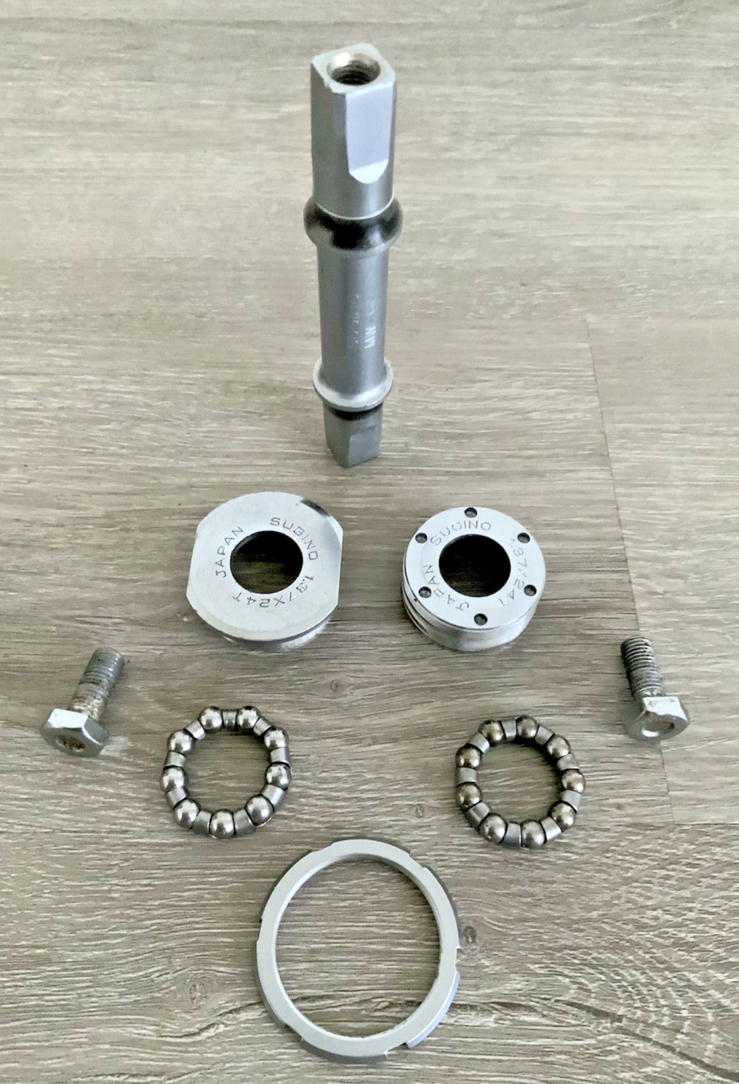 SUGINO BOTTOM BRACKET 68-113 MM BRITISH THREADED SUGINO BOLTS