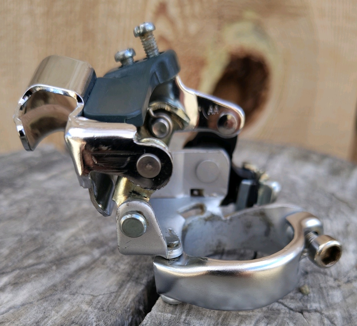 Shimano FD-M330 Front Derailleur 31.8 Low Mount Top Pull Japan Silver Vintage