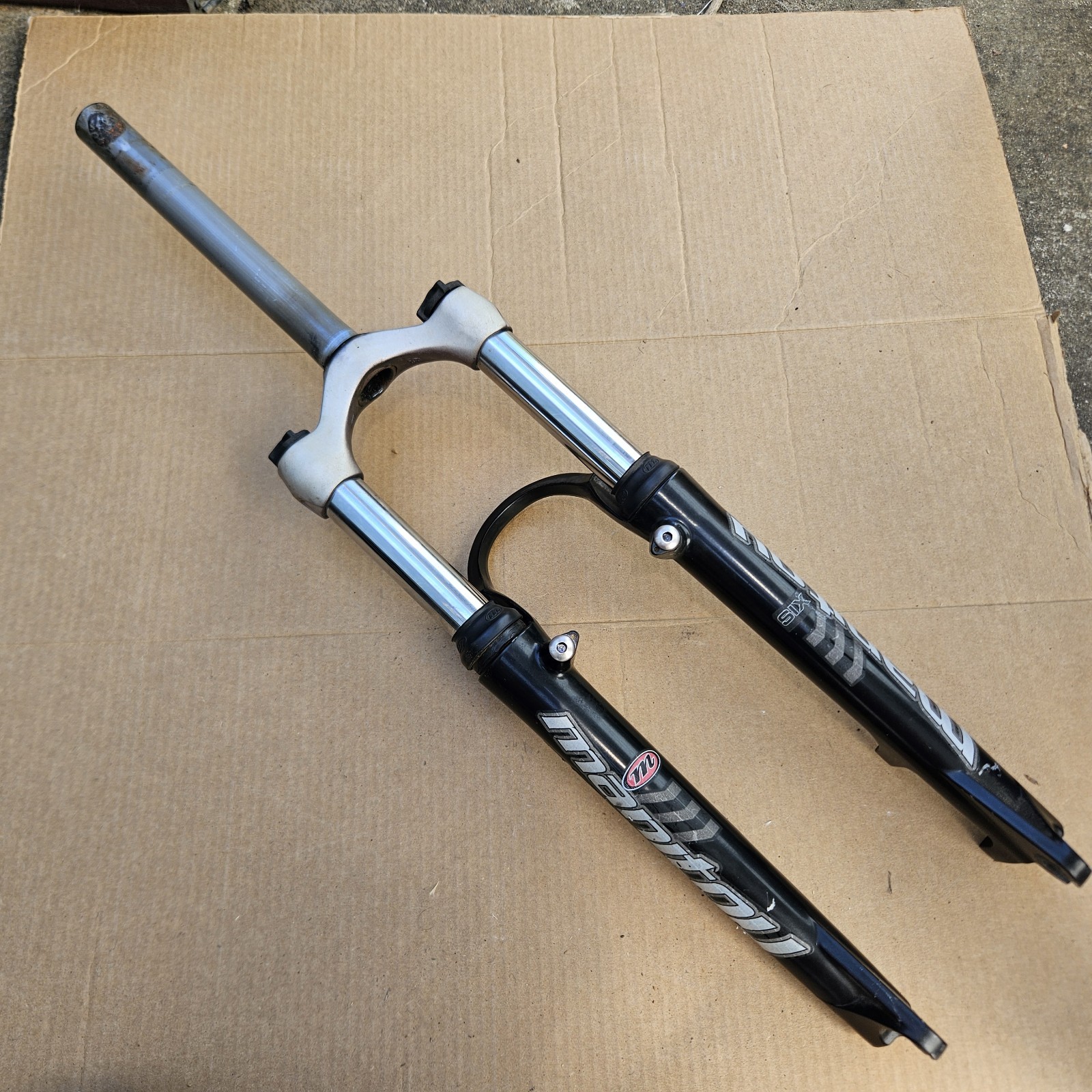 26″ Manitou Six 100mm Mountain Bike Front Fork 1-1/8″ Steerer Disc V Brake