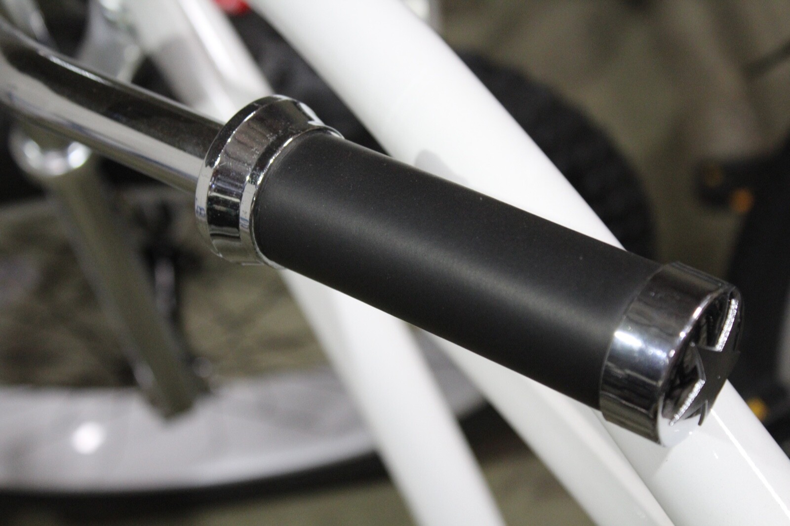 Chopper Cruiser Bicycle Handlebar Soft Grips Black with Chrome Color Star Style