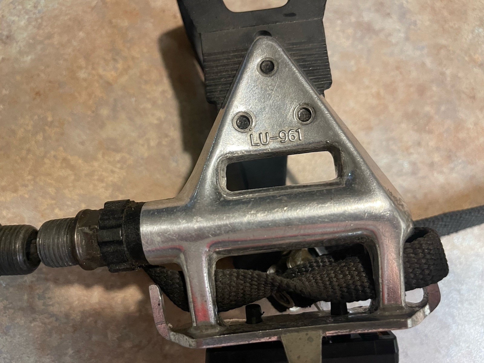 Wellgo LU-961 Touring Trekking Bike Cycling Right Left Pedals & Toe Clips