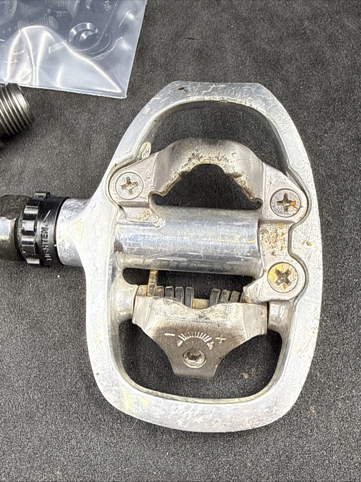 Shimano PD-A520 Silver Road Clipless SPD Cleat Pedals GOOD USED NEW CLEATS!