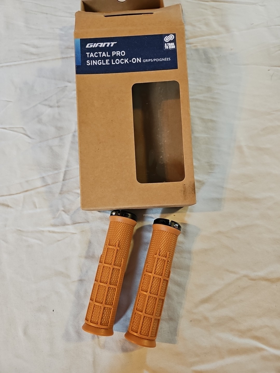NIB Giant Tactal Pro Single Lock On Grips 132mm Wide on design 35 mm diameter