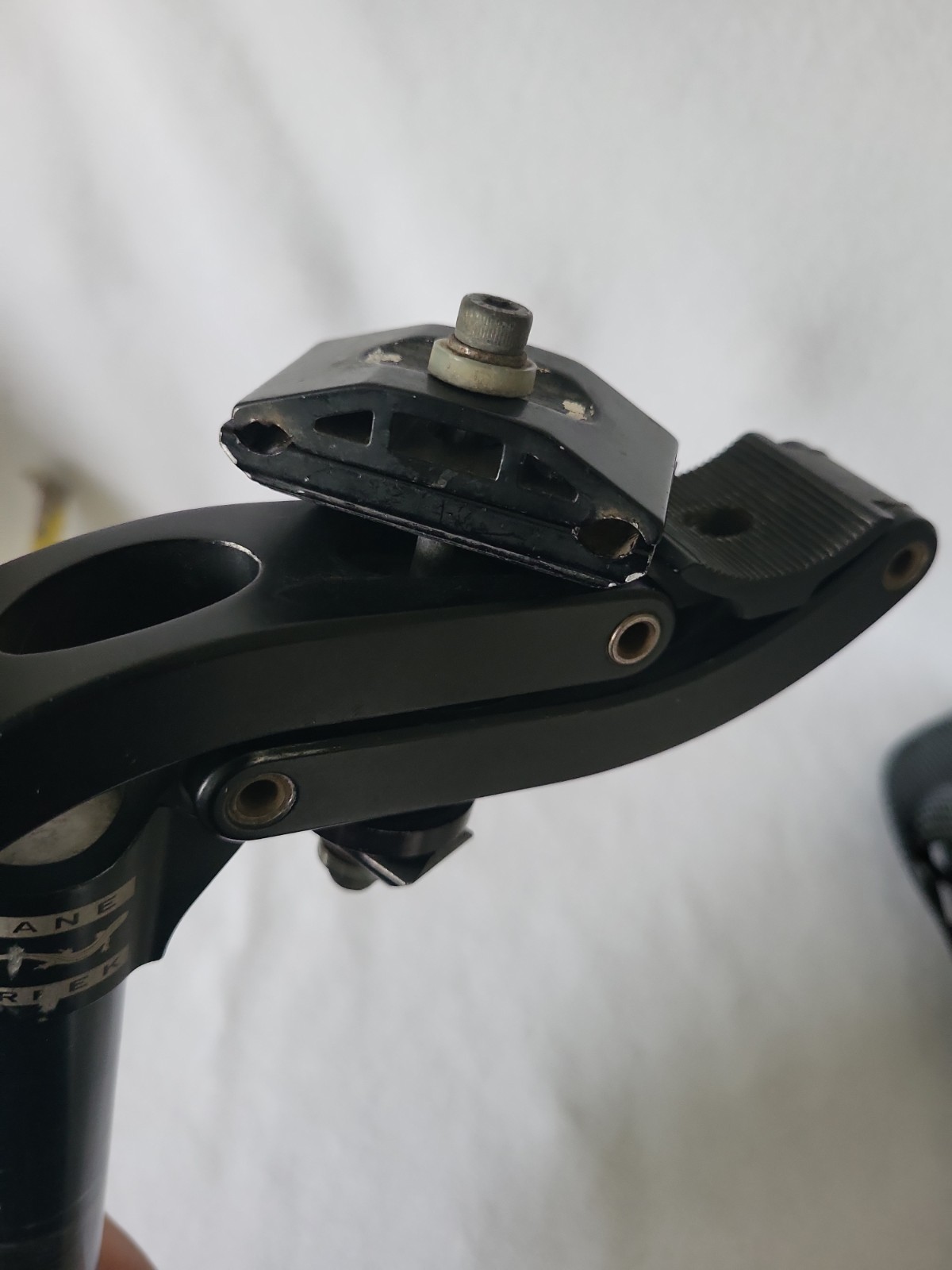 Cane Creek Thudbuster Suspension Seatpost And Seat