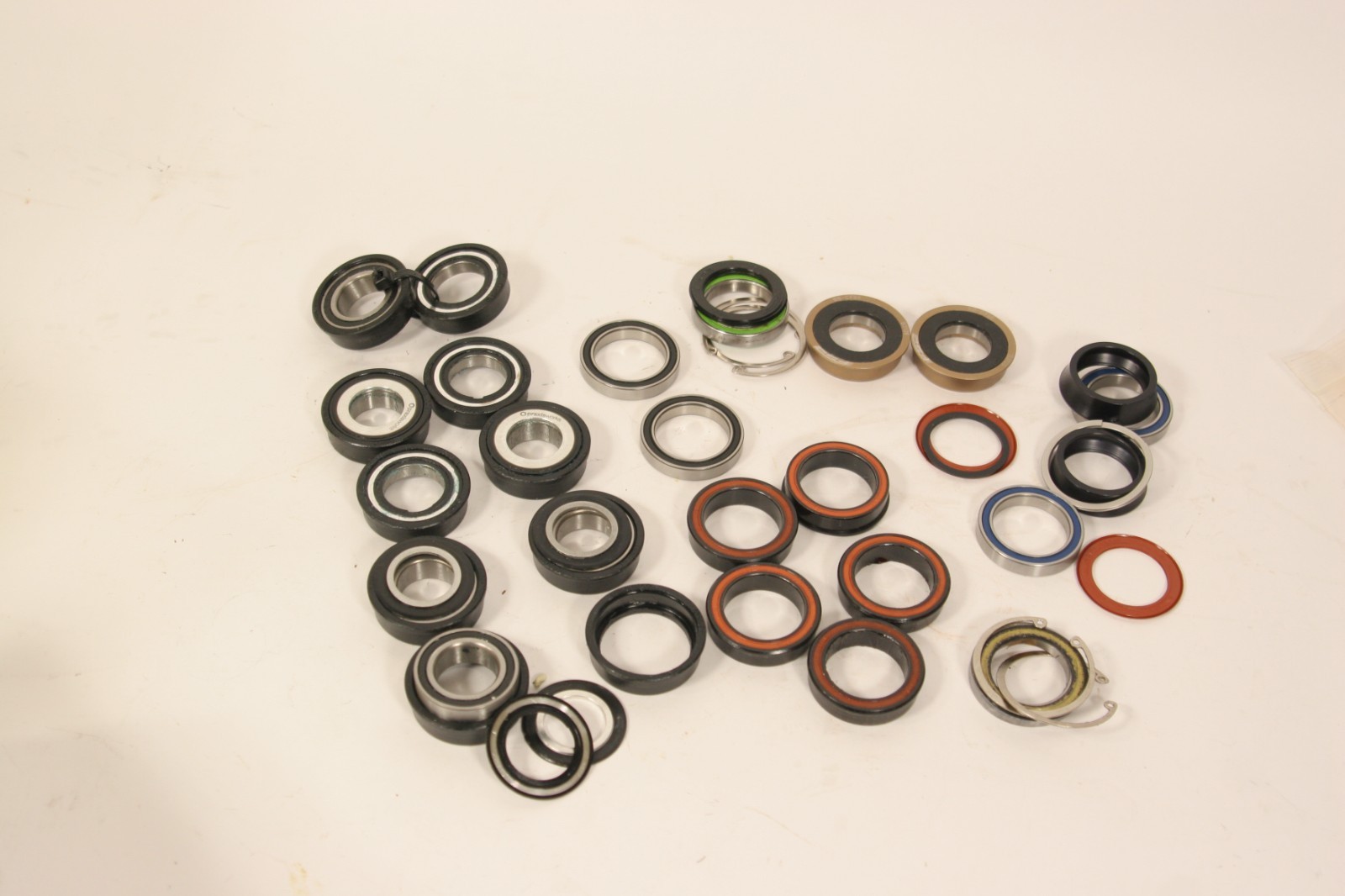 Lot of Press Fit & BB30 Bottom Brackets & Misc Bearings PFB