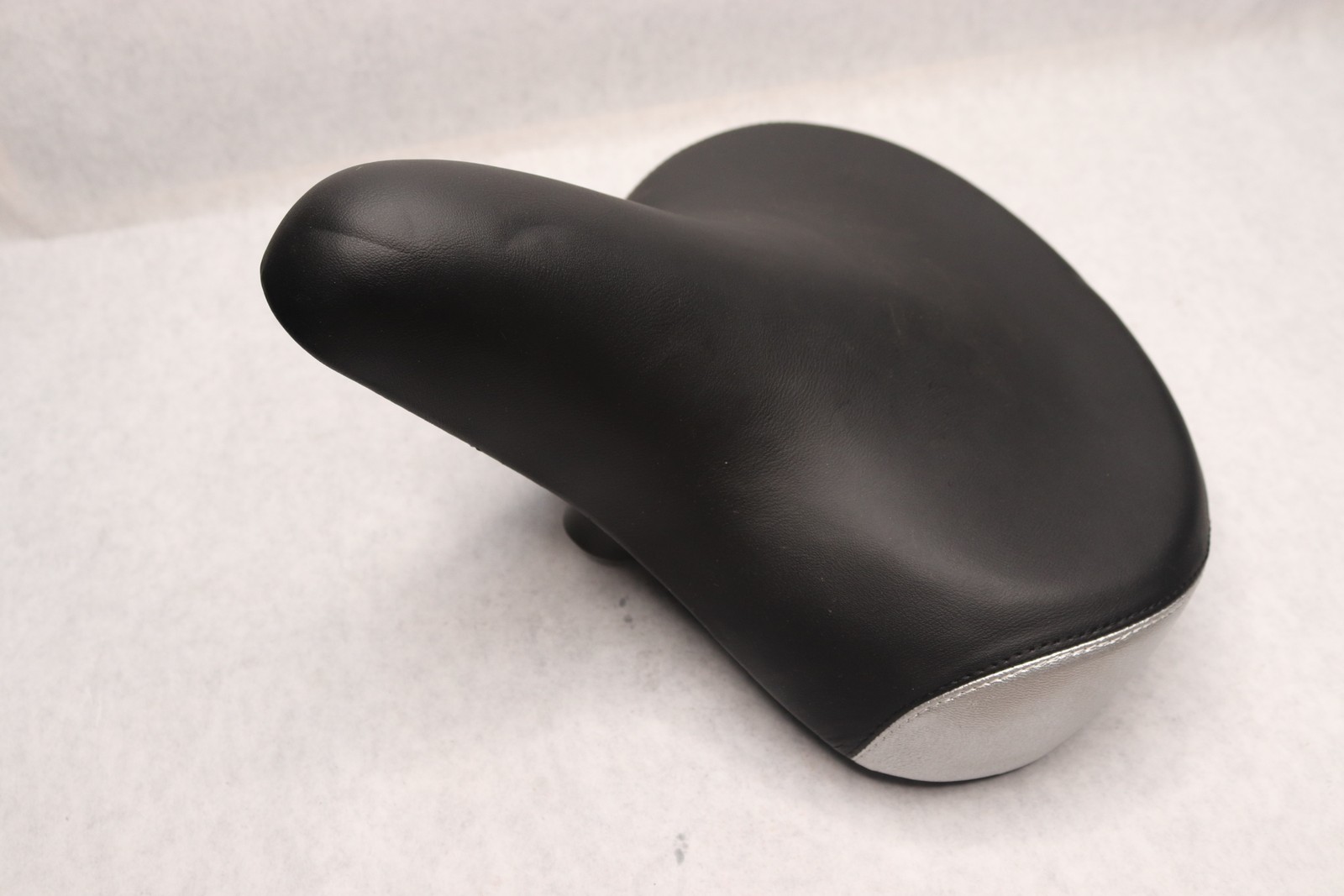 Tingbo Bicycle Saddle Black/Silver 270 x 245 MM