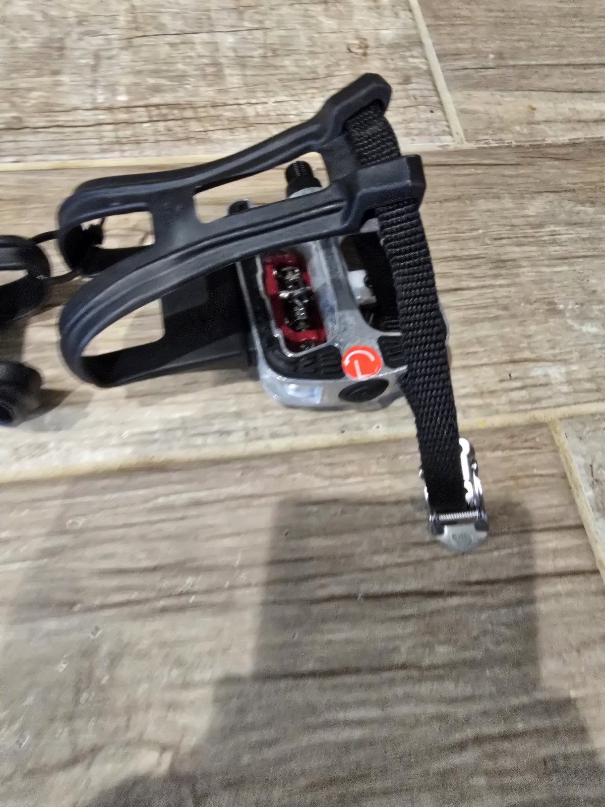 JD-304 Clipless Platform Left & Right Bicycle Pedals w/ Toe Straps, 9/16in,