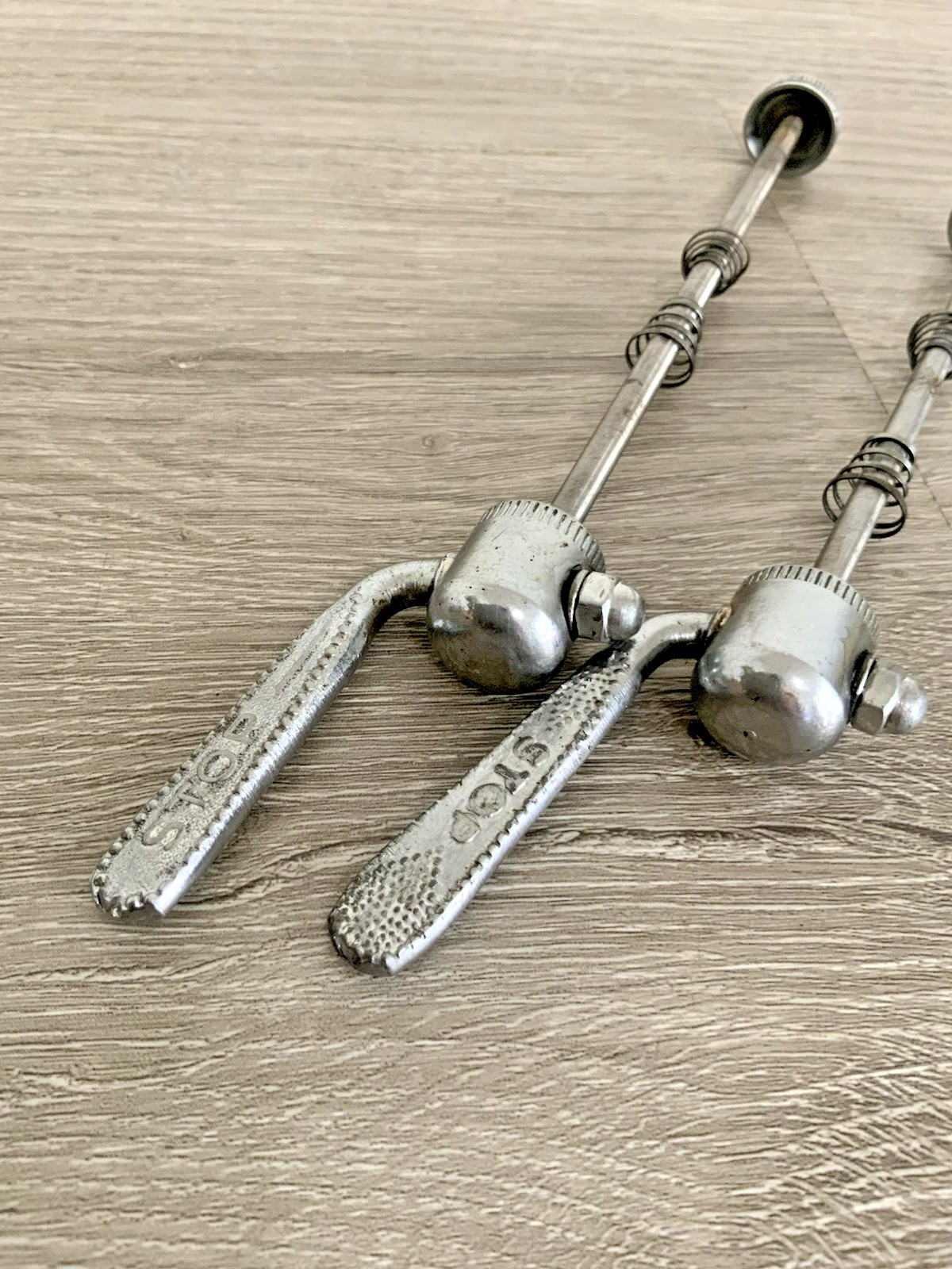 VINTAGE STEEL QUICK RELEASE SKEWER SET 100-120/122 MM SPACING 168 GRAMS