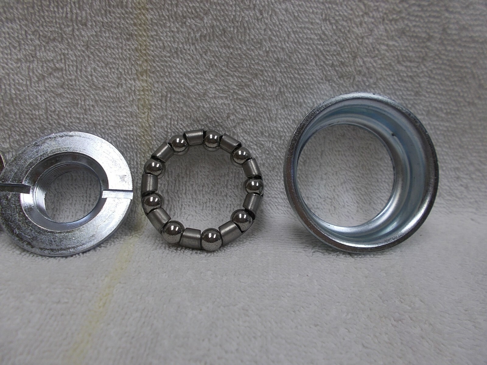 YST CORP. PROFESSIONAL CHROME BICYCLE BOTTOM BRACKET SET BB-621 NOS