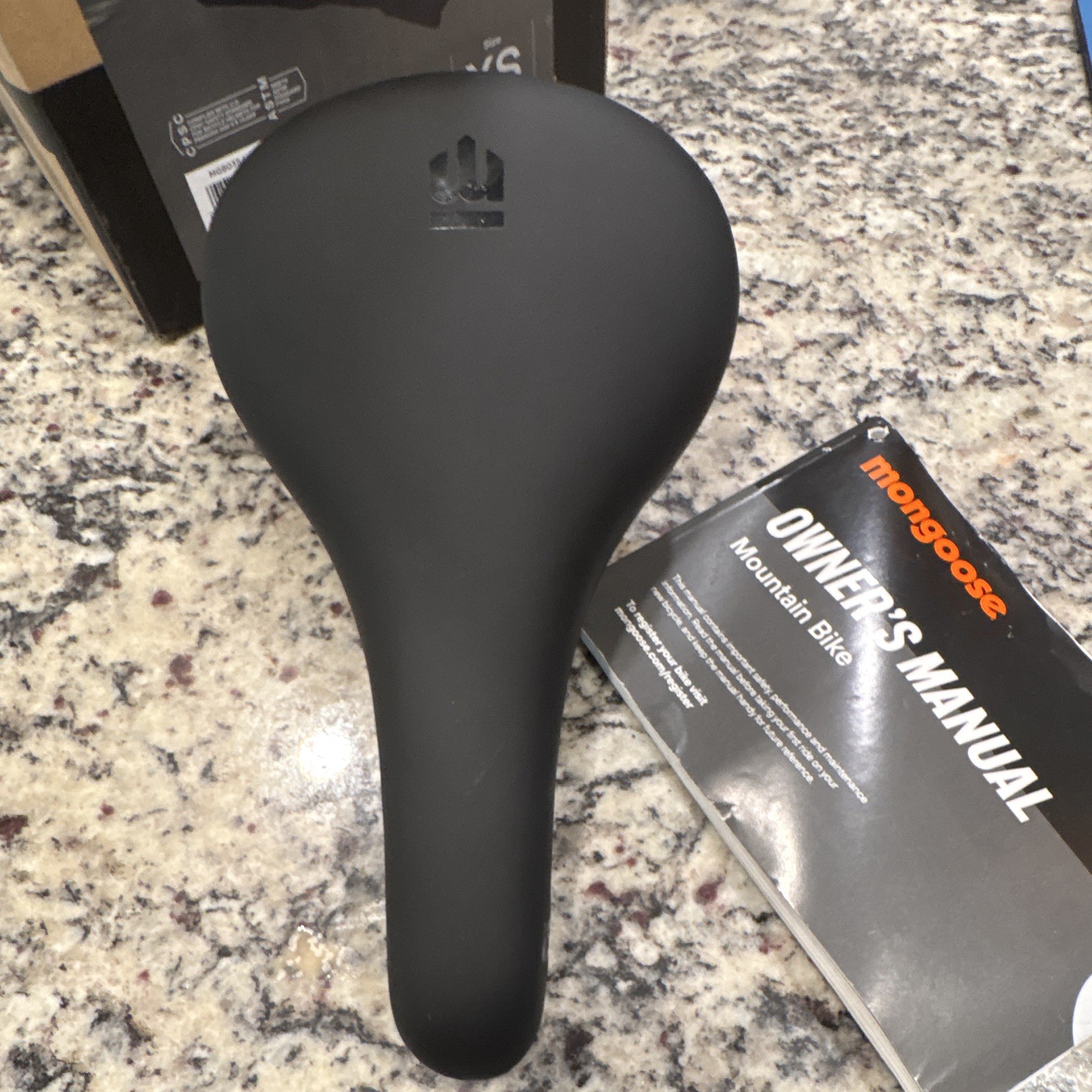 Mongoose Black Racing MTB Bicycle Saddle Seat H00831 7x7mm Rails