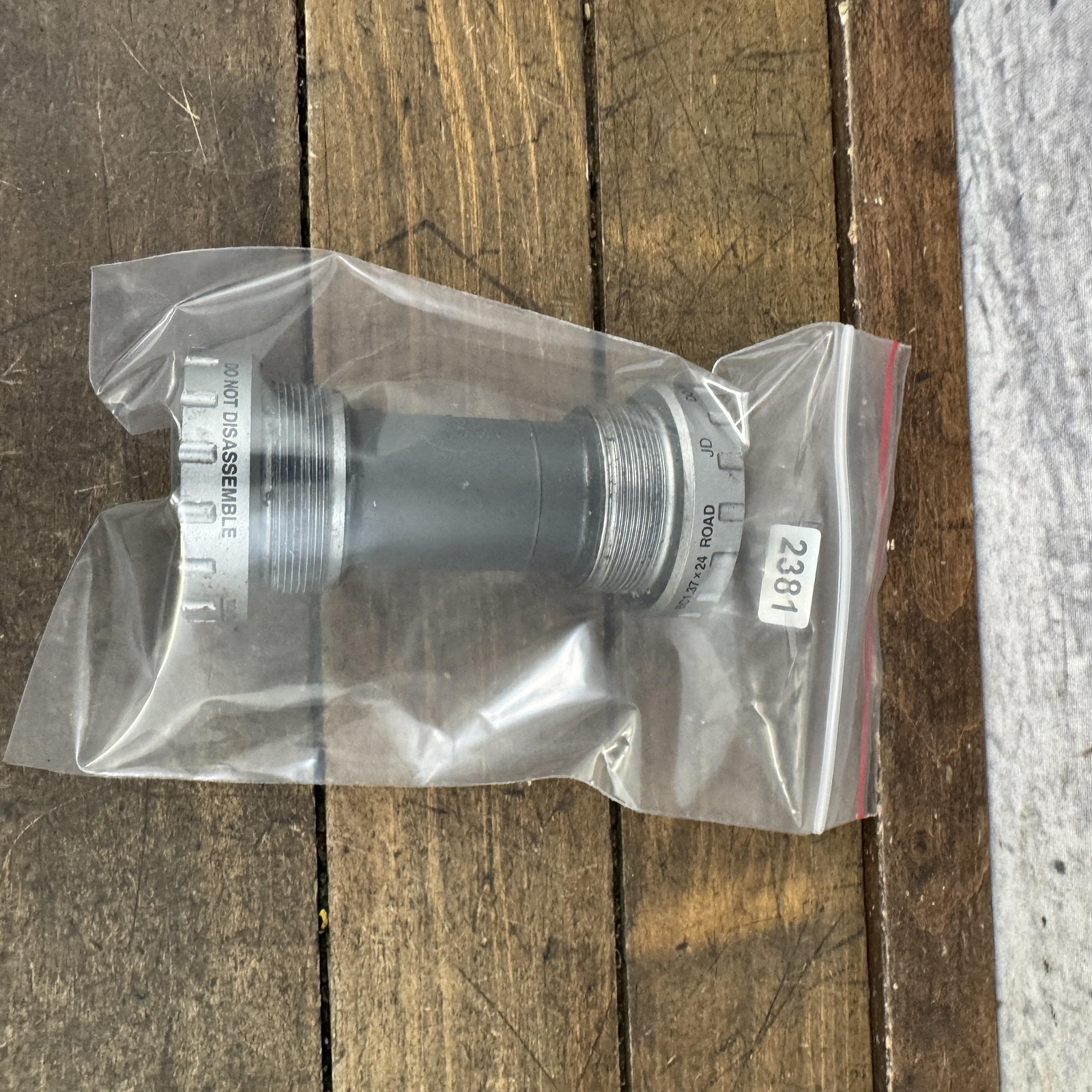 Shimano SM-BB5700 Bottom Bracket 68mm BSA 1.37x24T Road Hollowtech II Silver