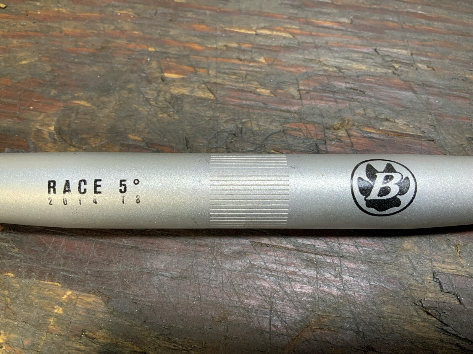 BONTRAGER RACE 5º Handlebar • 560mm x 25.4mm • Grey/Silver • w/Reinforced Ends