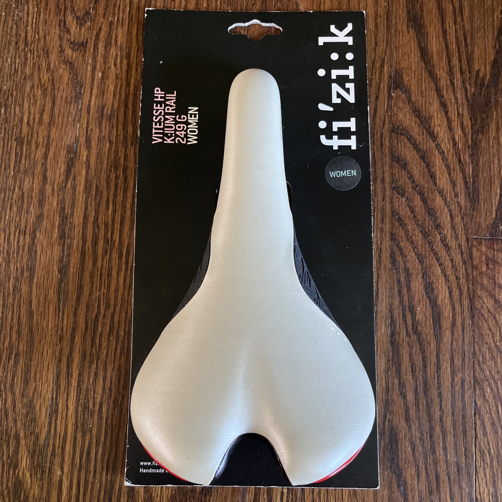 New Fizik Women’s Vitesse HP K:ium Rail Pearl White/Black/Red Saddle