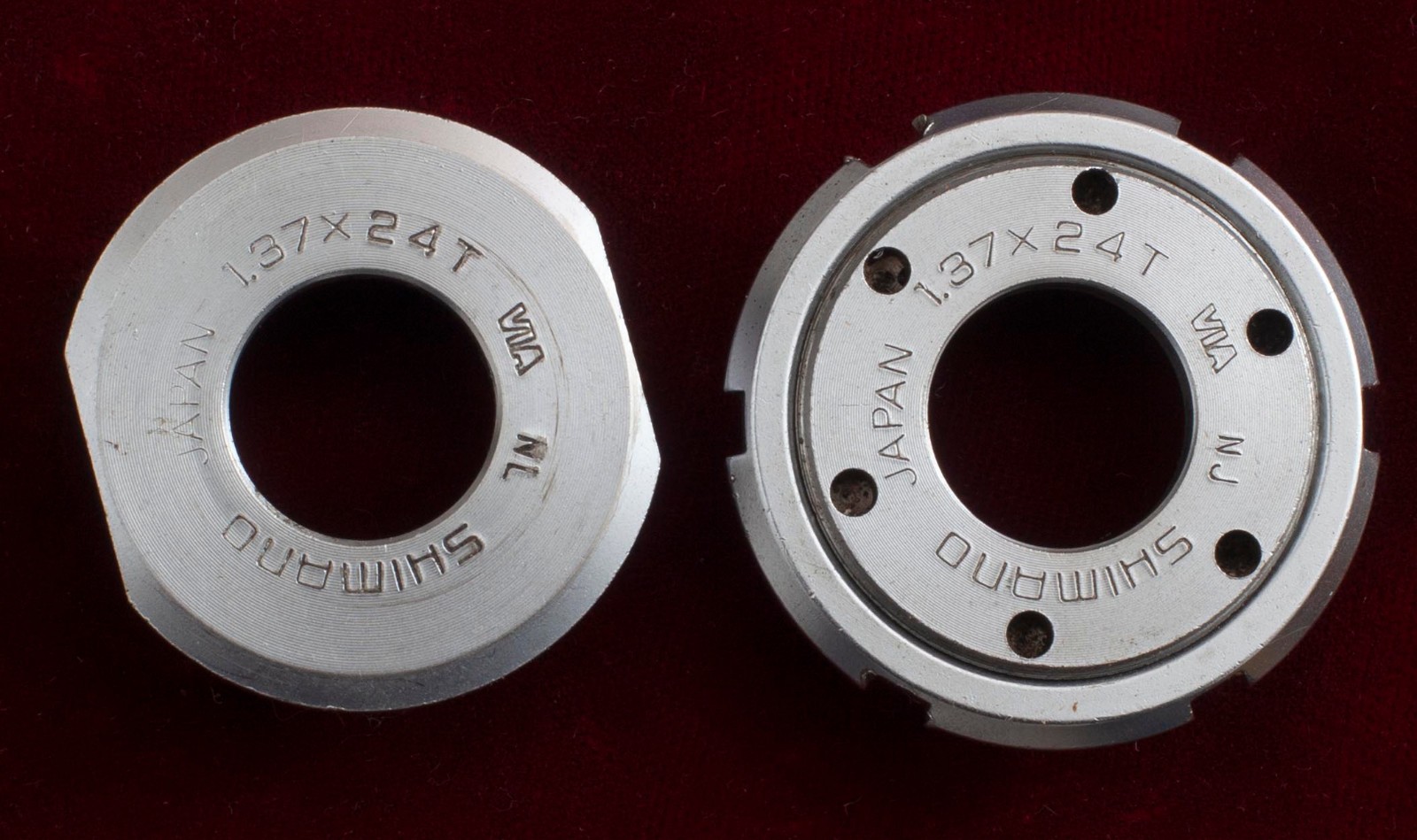 Vintage Shimano Deore bottom bracket 68mm 1.37×24 English JIS square taper 121.5