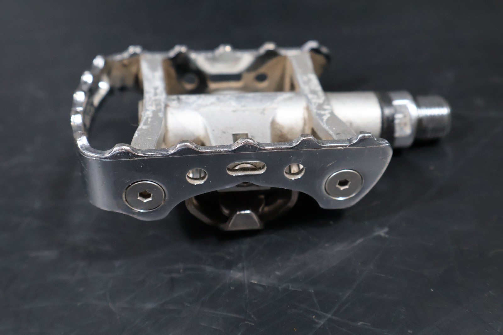 Shimano PD-M324 SPD Dual Sided Clipless Road Bike Pedals 9/16″ Touring Commuter
