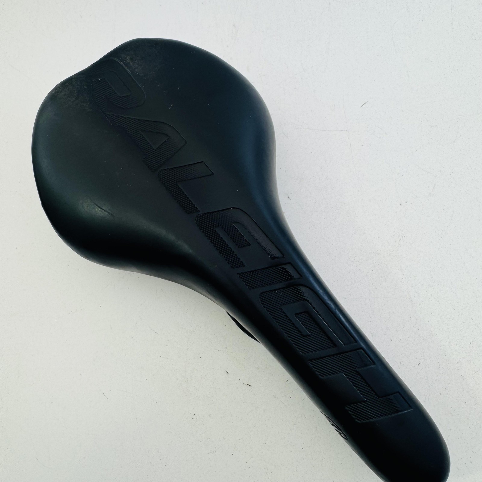 Raleigh Bicycle Saddle Seat Black Racing Steel Rails Road MTB Hybrid Bike A82