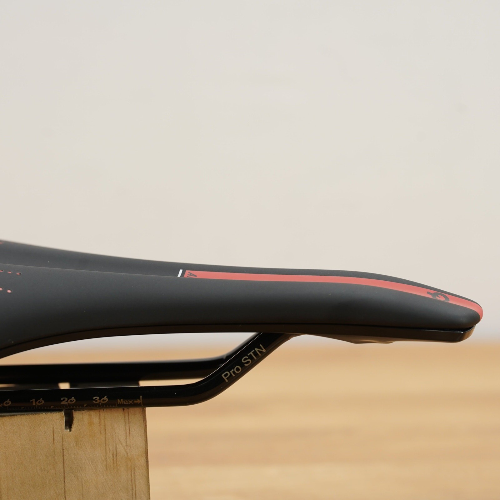 Prologo Akero STN Saddle Black/Red – NEW OEM